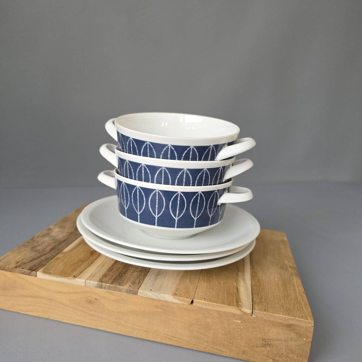 Set aus 3 Suppentassen mit Tellern, Arzberg Form 2050