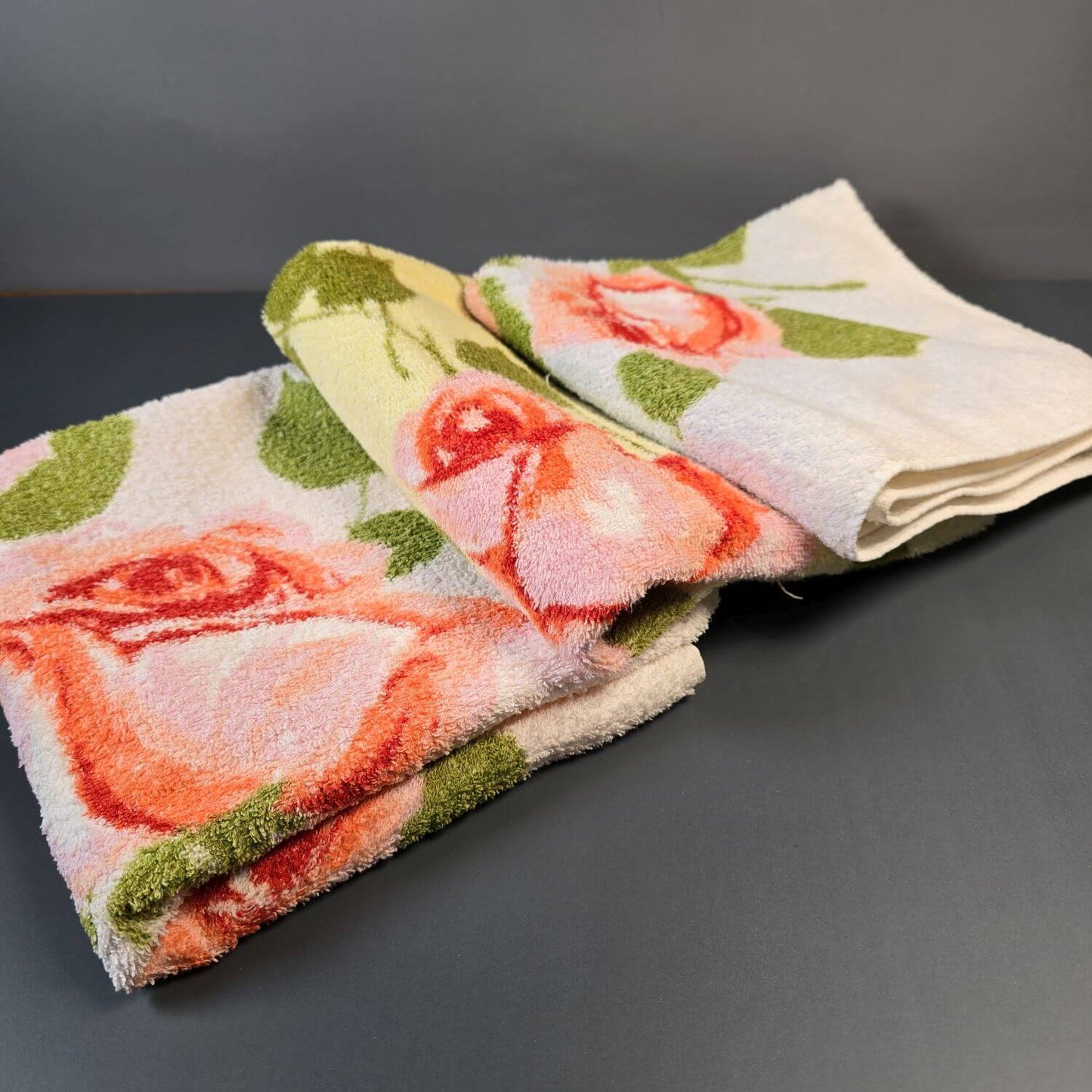 Set Frottee Handtücher aus den 70s - Rosenblüten