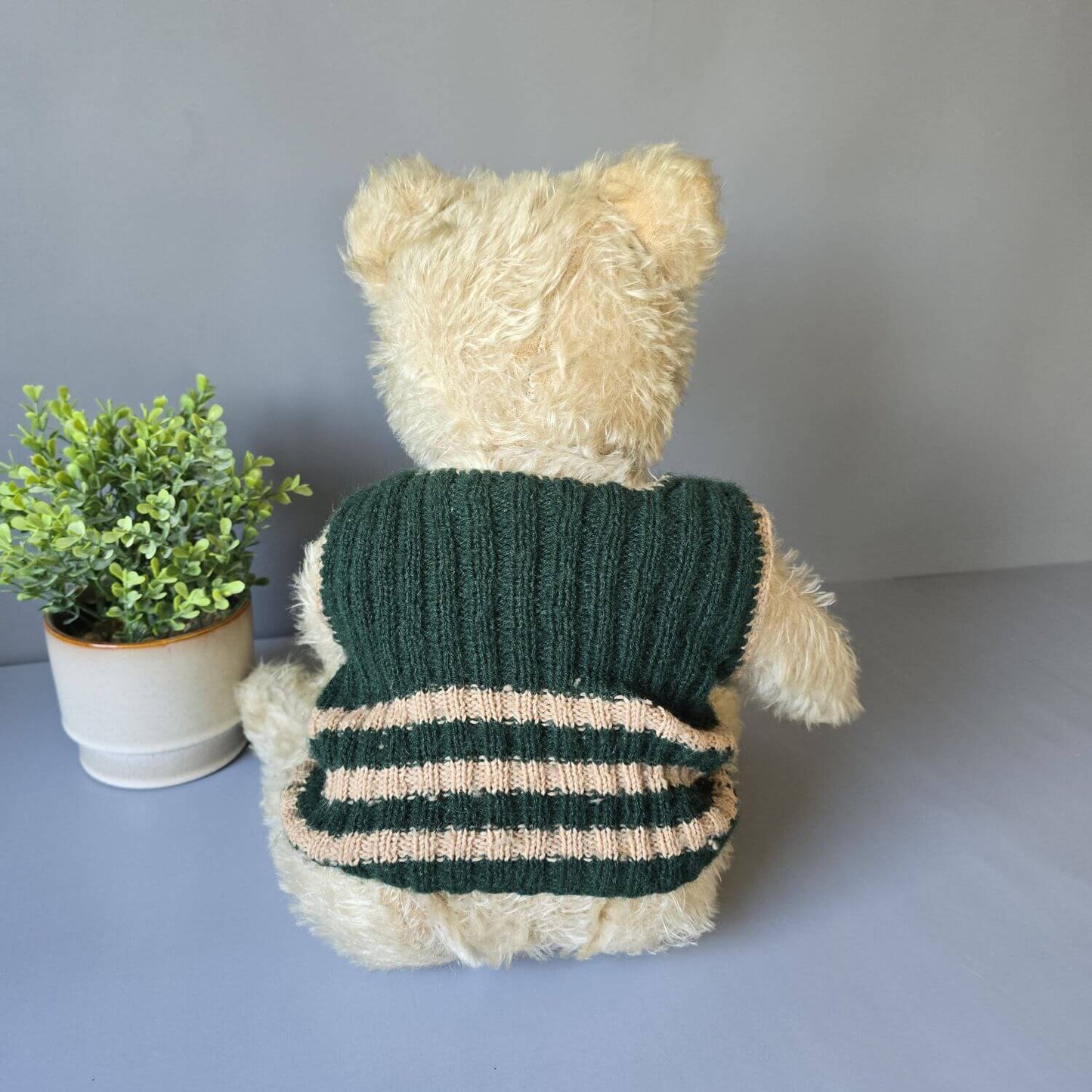 Großer alter Vintage Teddy mit Holzwolle gefüllt