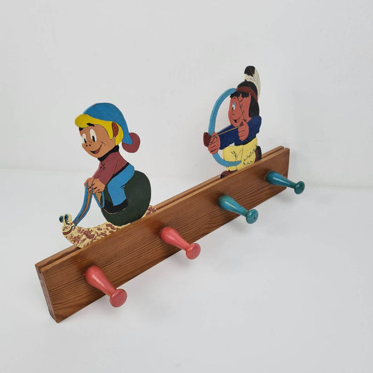 Kinderzimmer Garderobe - Laubsägearbeit aus den 70ern