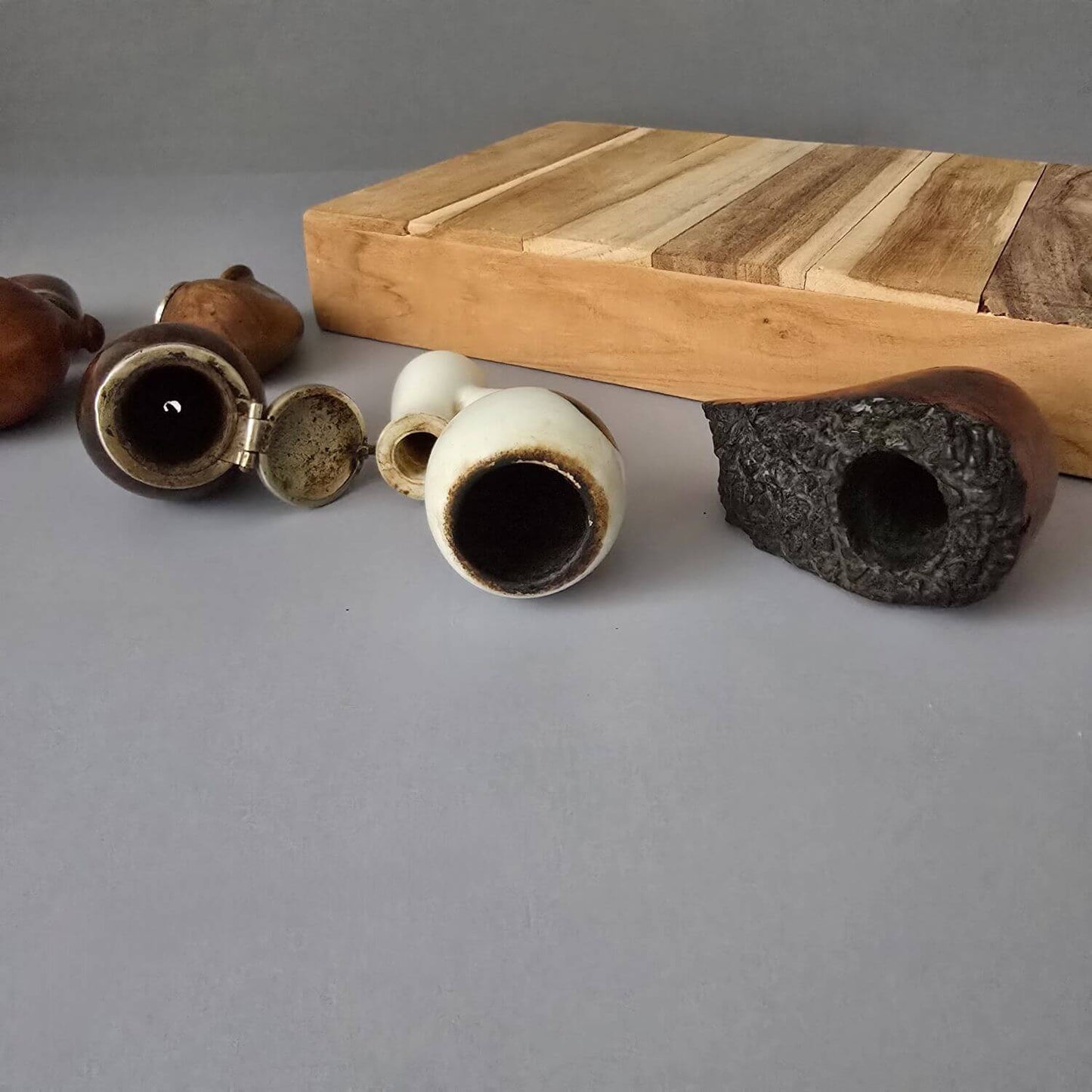 Set alte Pfeifenköpfe und Verbindungsstücke, Porzellan, Holz