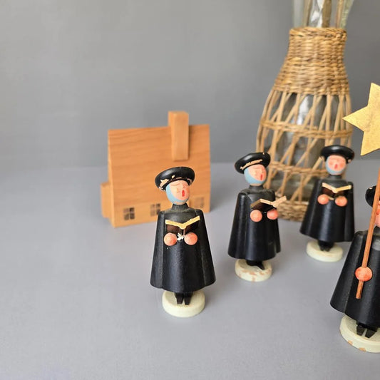 9 tlg. Seiffener Kurrende Sänger mit Kirche und Häusern - 8cm- Erzgebirge - 60er Jahre