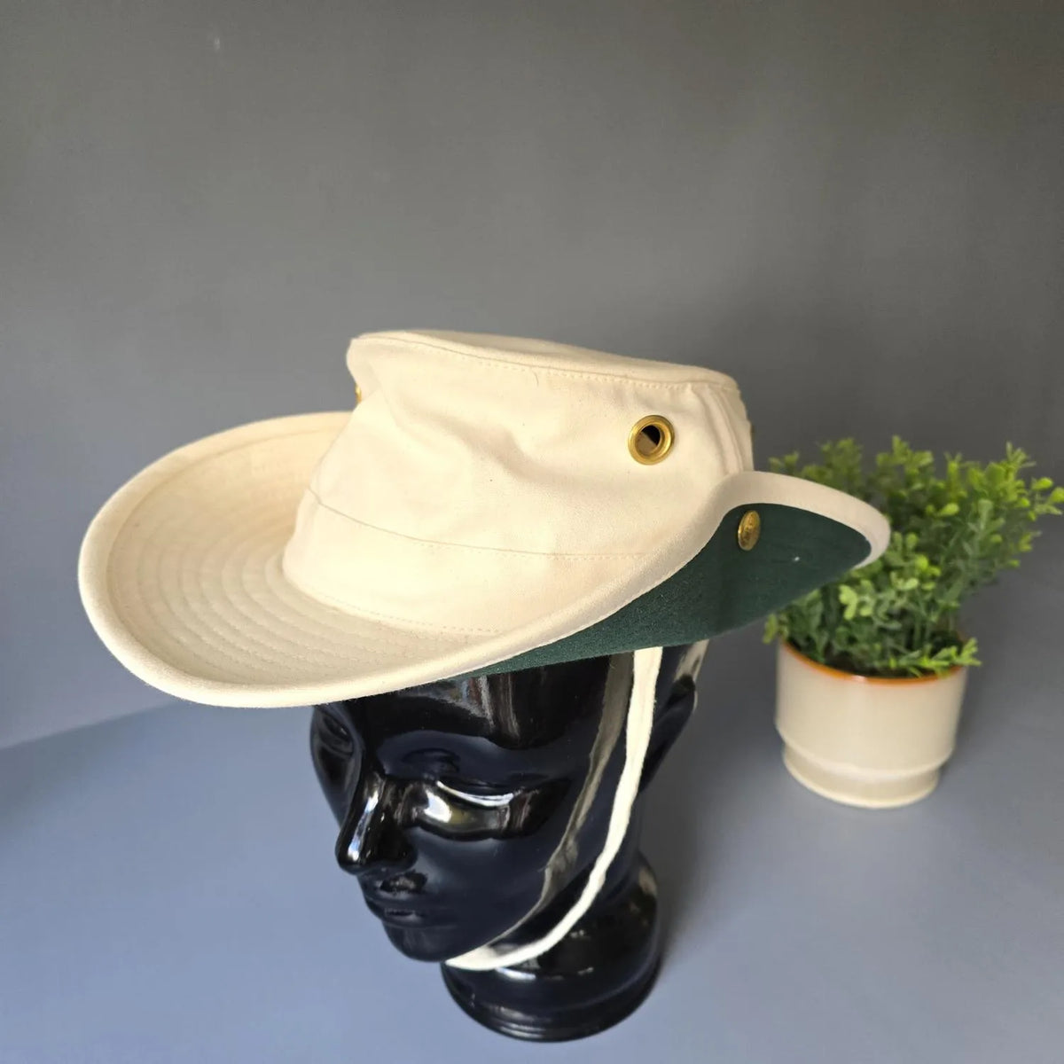 The Tilley Hat T3 - Canada - Handcrafted - Größe 57 - unbenutzt - natur mit grüner Krempe