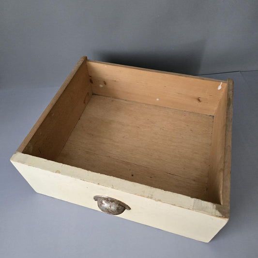 Alte Schublade mit Muschelgriff, Shabby 1940er