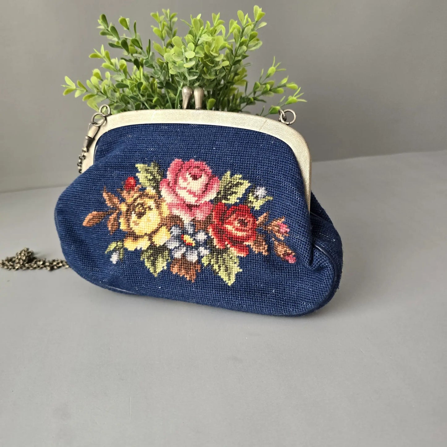 Handtasche - Petit-Point Gobelin Stickerei - Blau mit Rosen