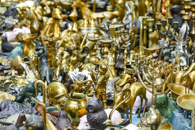 Vintage Dekoration aus Emaille, Kupfer, Messing und Silber. 