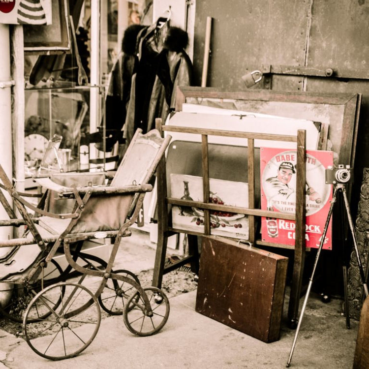Antiker Kinderwagen, Koffer, Bilder, Stative, Kleidung
