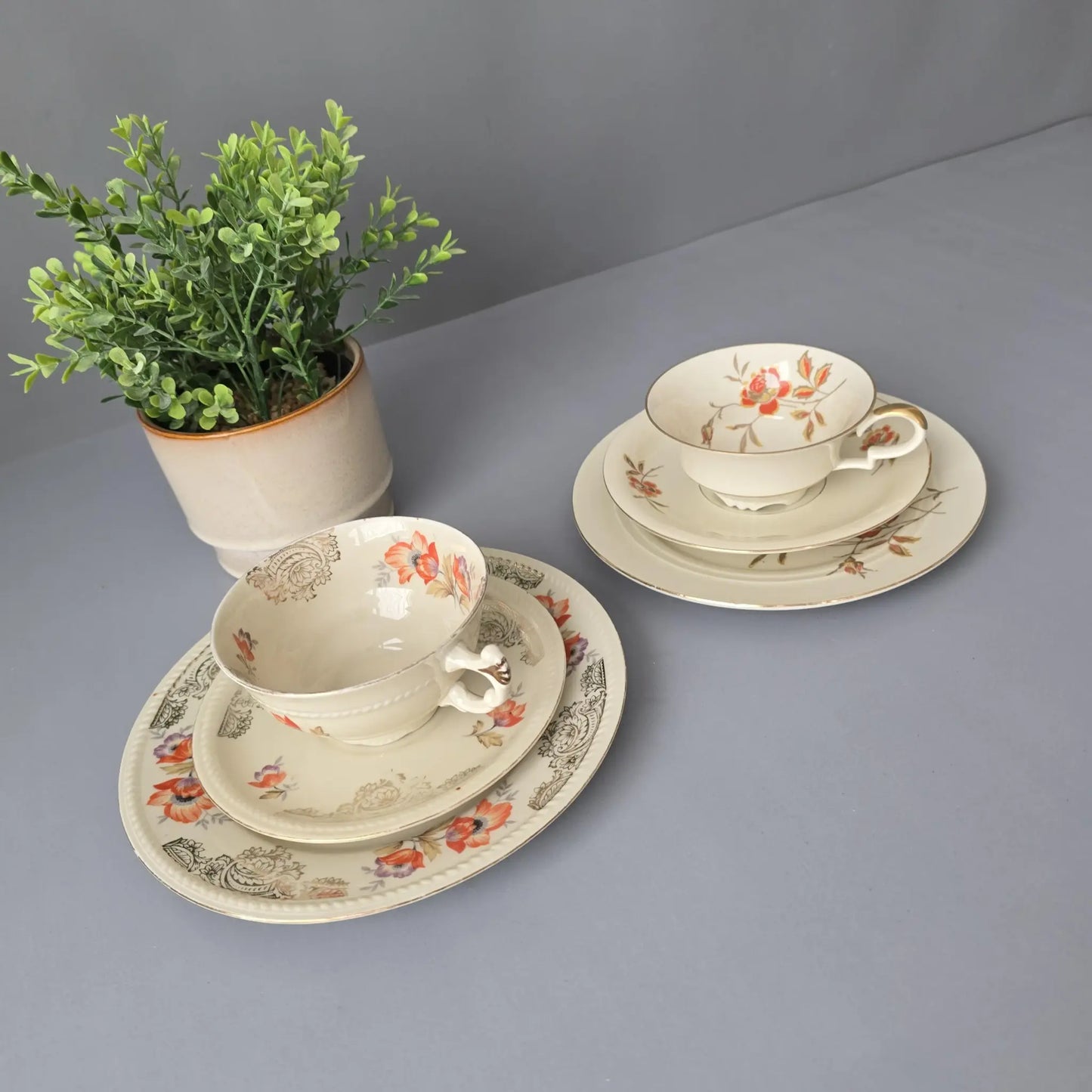 Sammeltassen - 2er Set - Altweiß mit Blüten