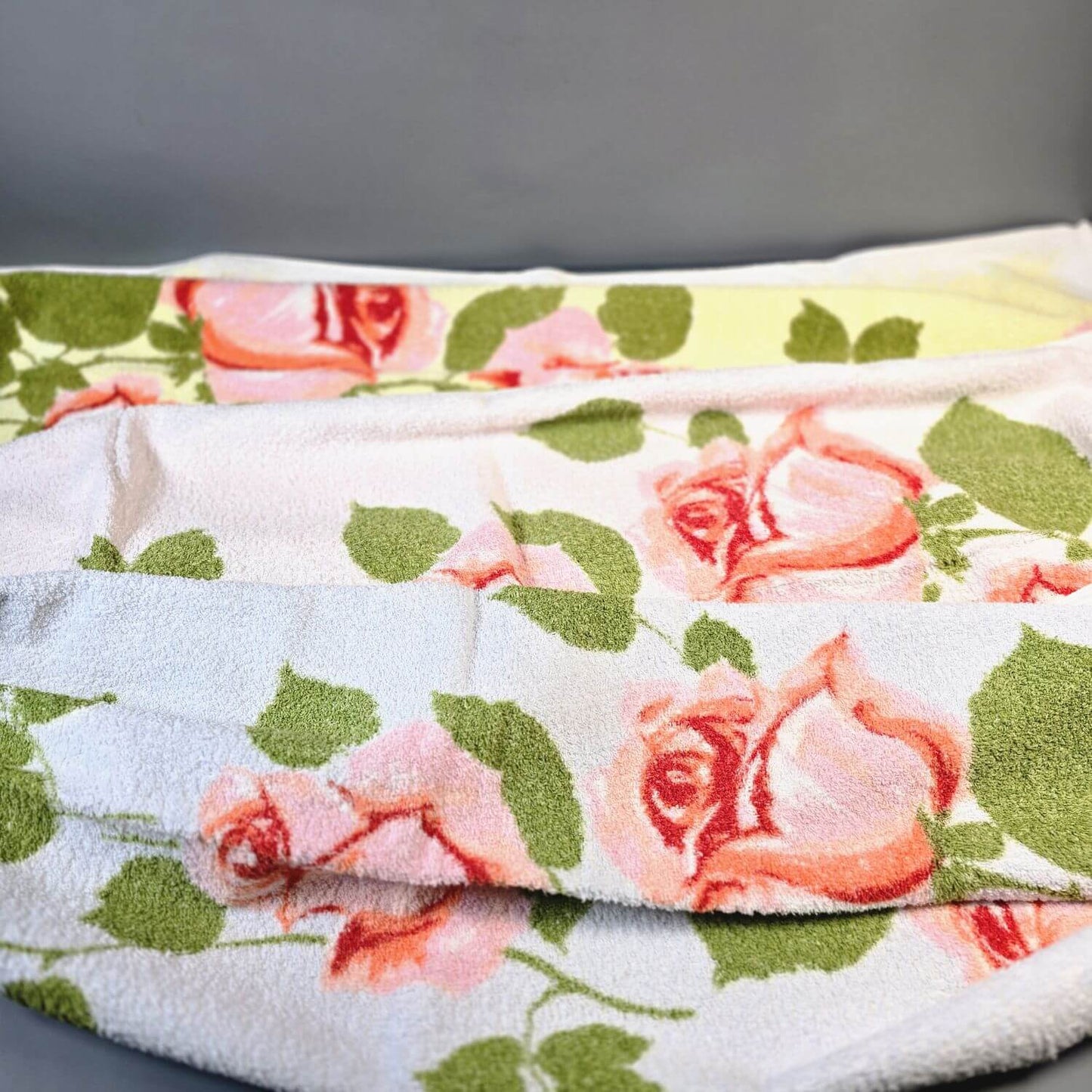Set Frottee Handtücher aus den 70s - Rosenblüten