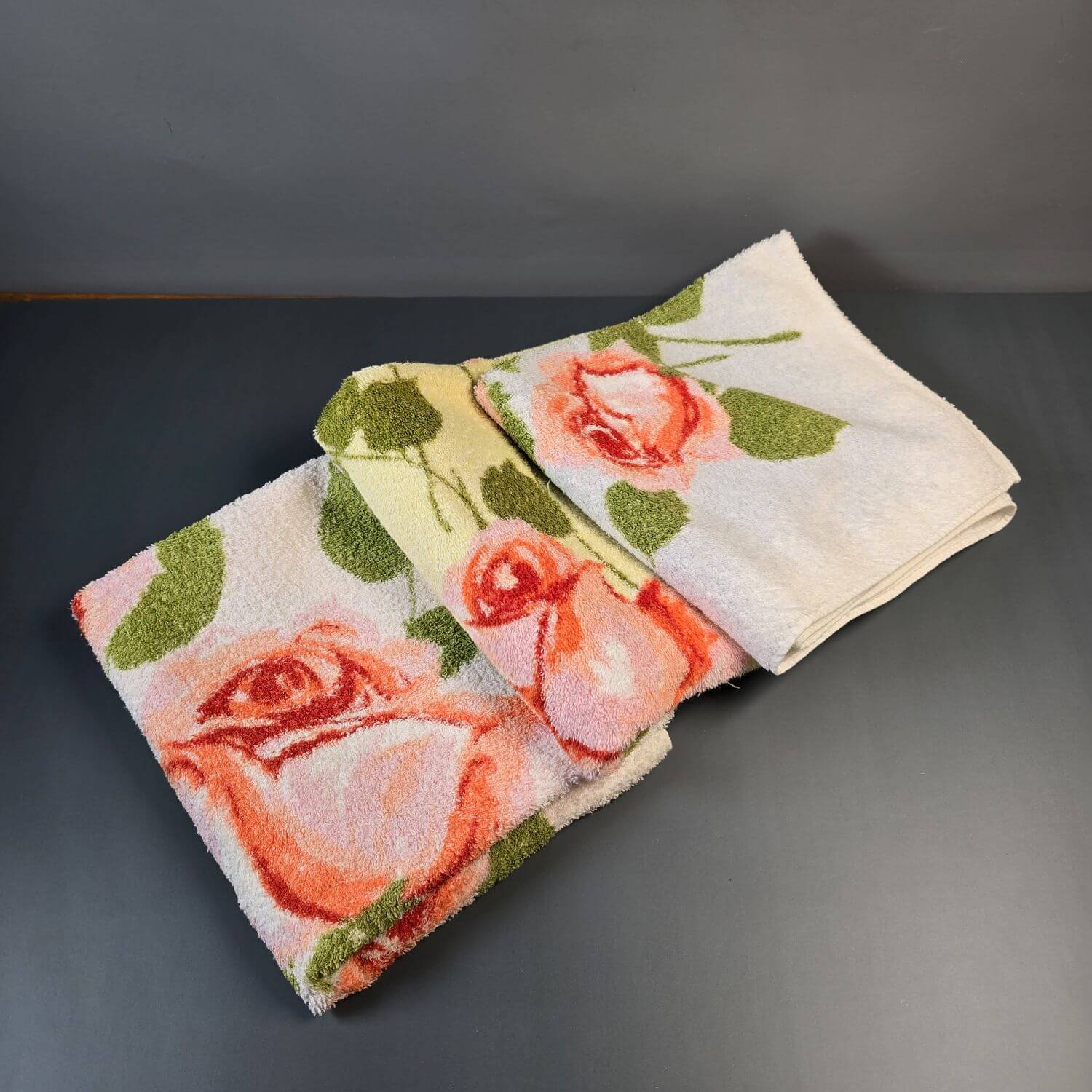 Set Frottee Handtücher aus den 70s - Rosenblüten