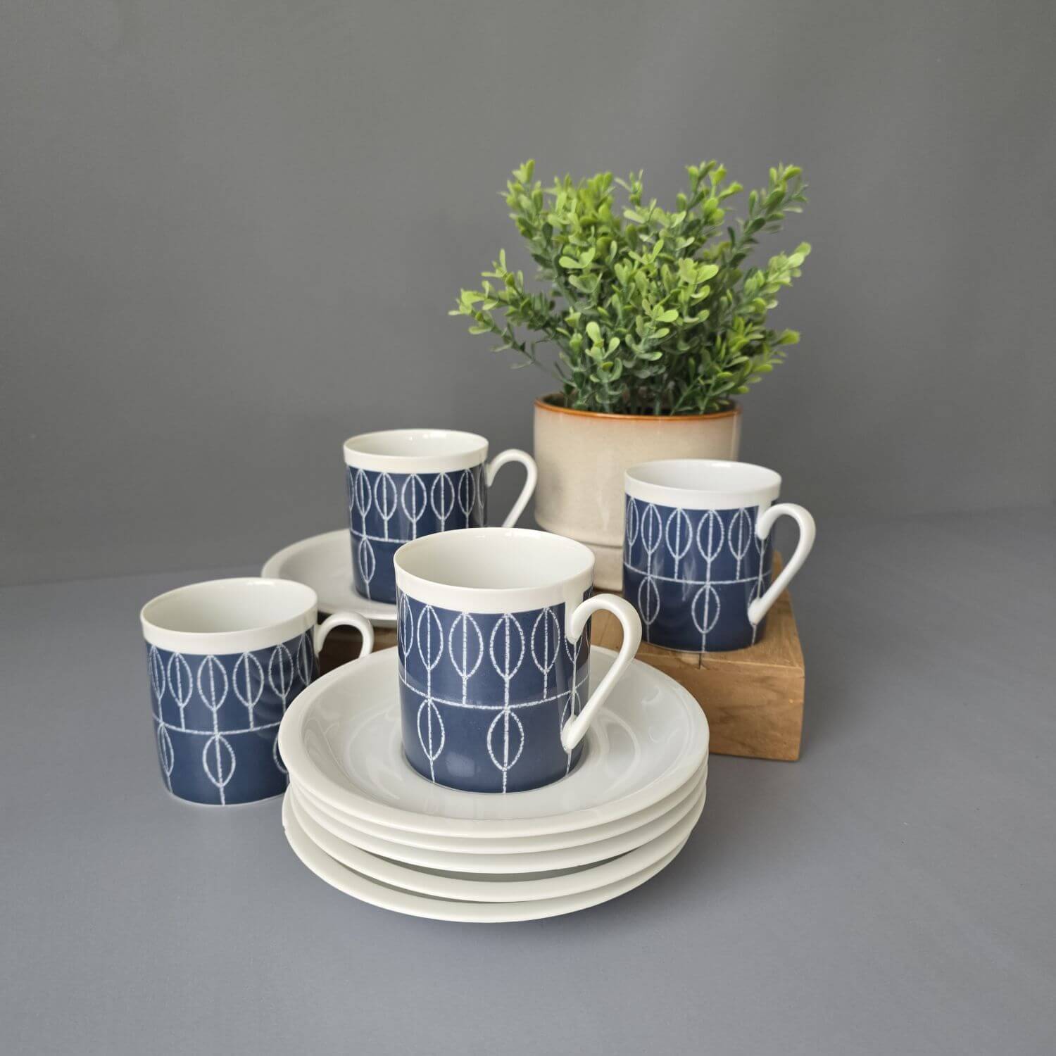 Set Kaffeetassen mit Teller, Arzberg 2050 Löffelhardt Triennale Preis 60s mid century