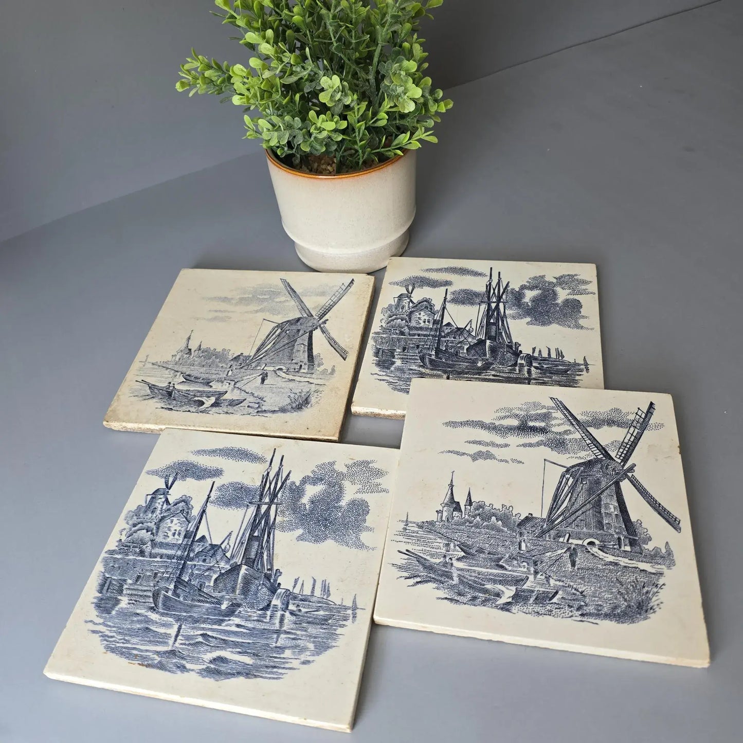 Set aus 4 antiken Wandfliesen - wohl Belgien oder Holland