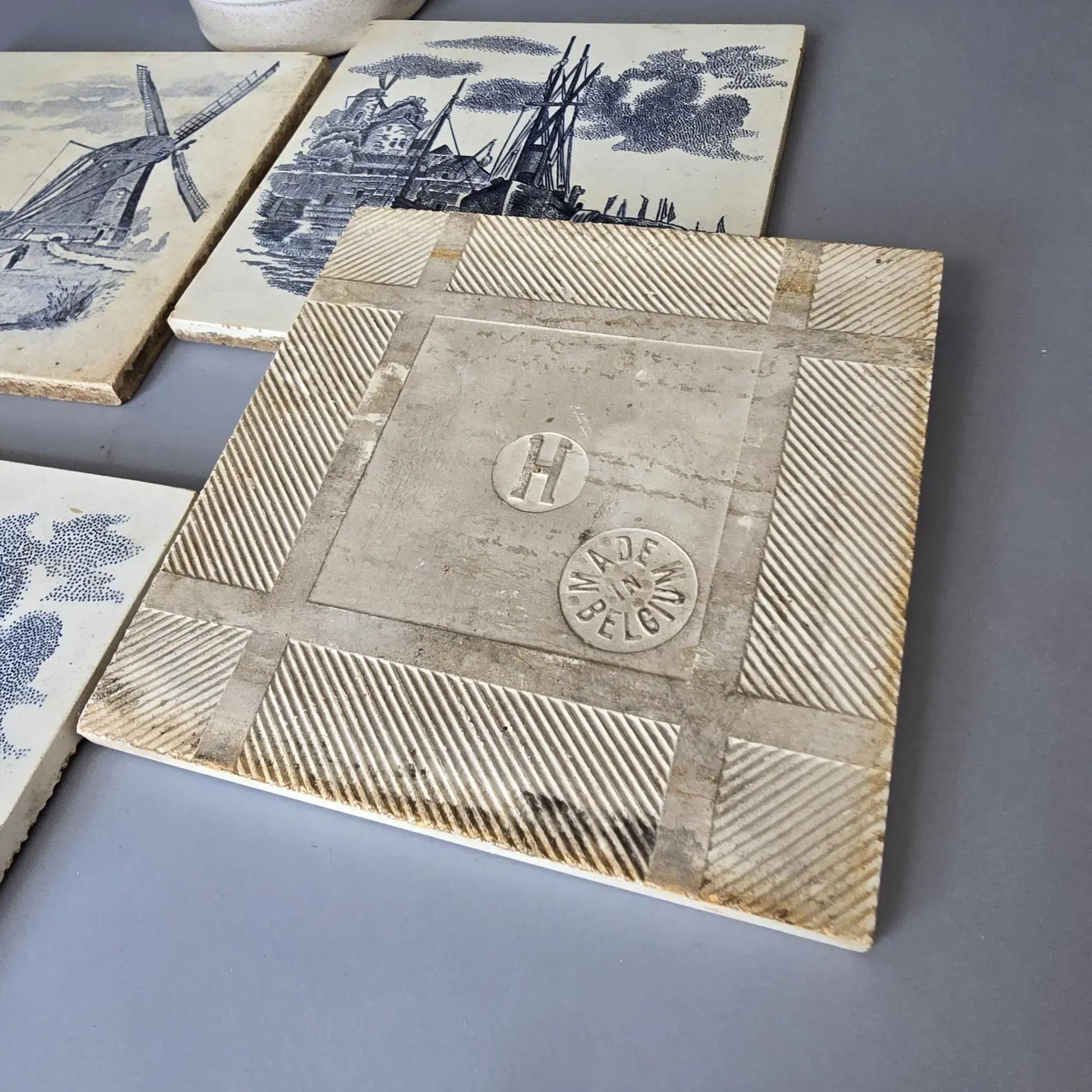 Set aus 4 antiken Wandfliesen - wohl Belgien oder Holland