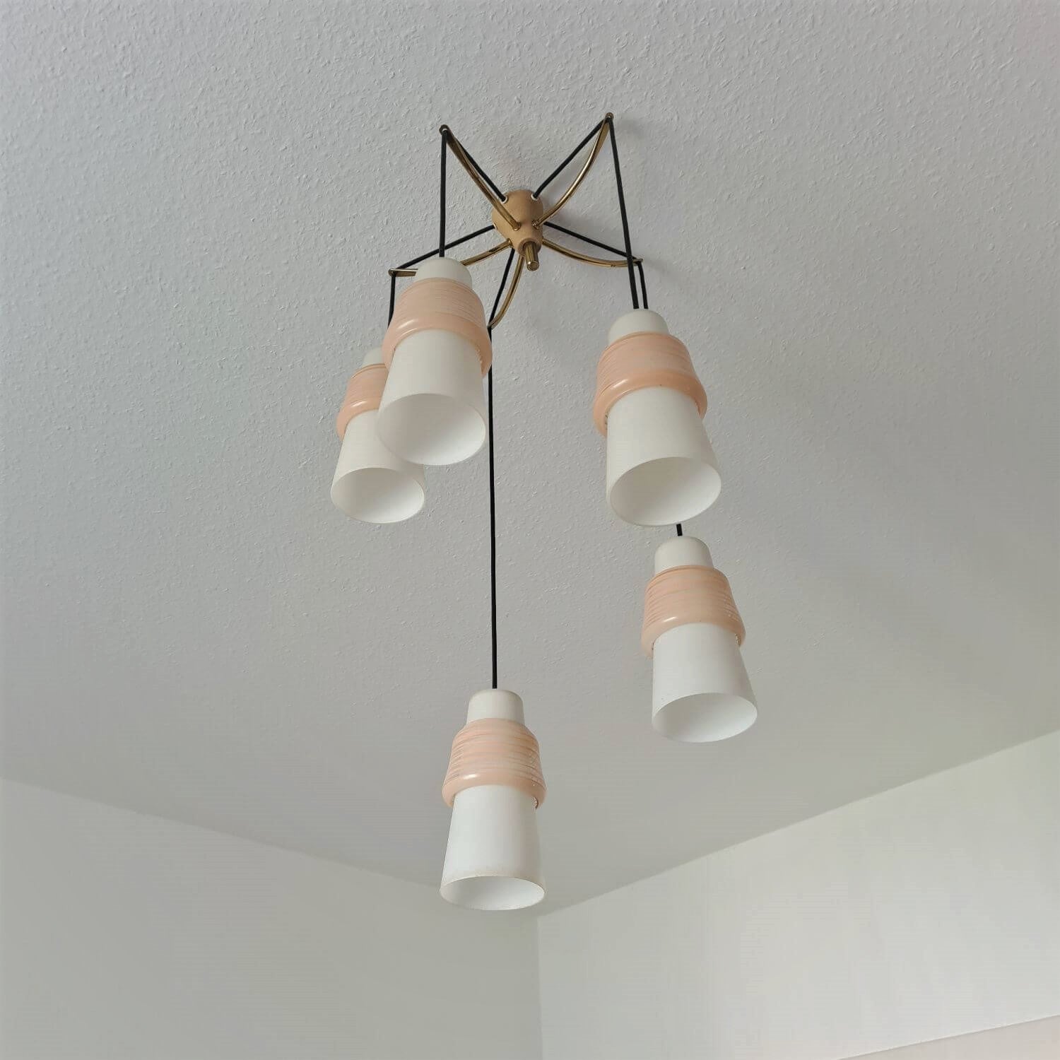 50s Hängeleuchte Lampe 5 Glasschirme rosa Fadenglas