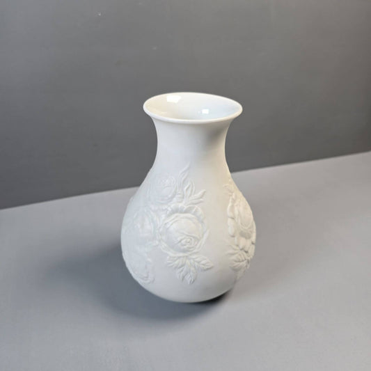 Biskuit Porzellan Vase - AK Kaiser - bauchige Blumenvase mit Rosenmotiv