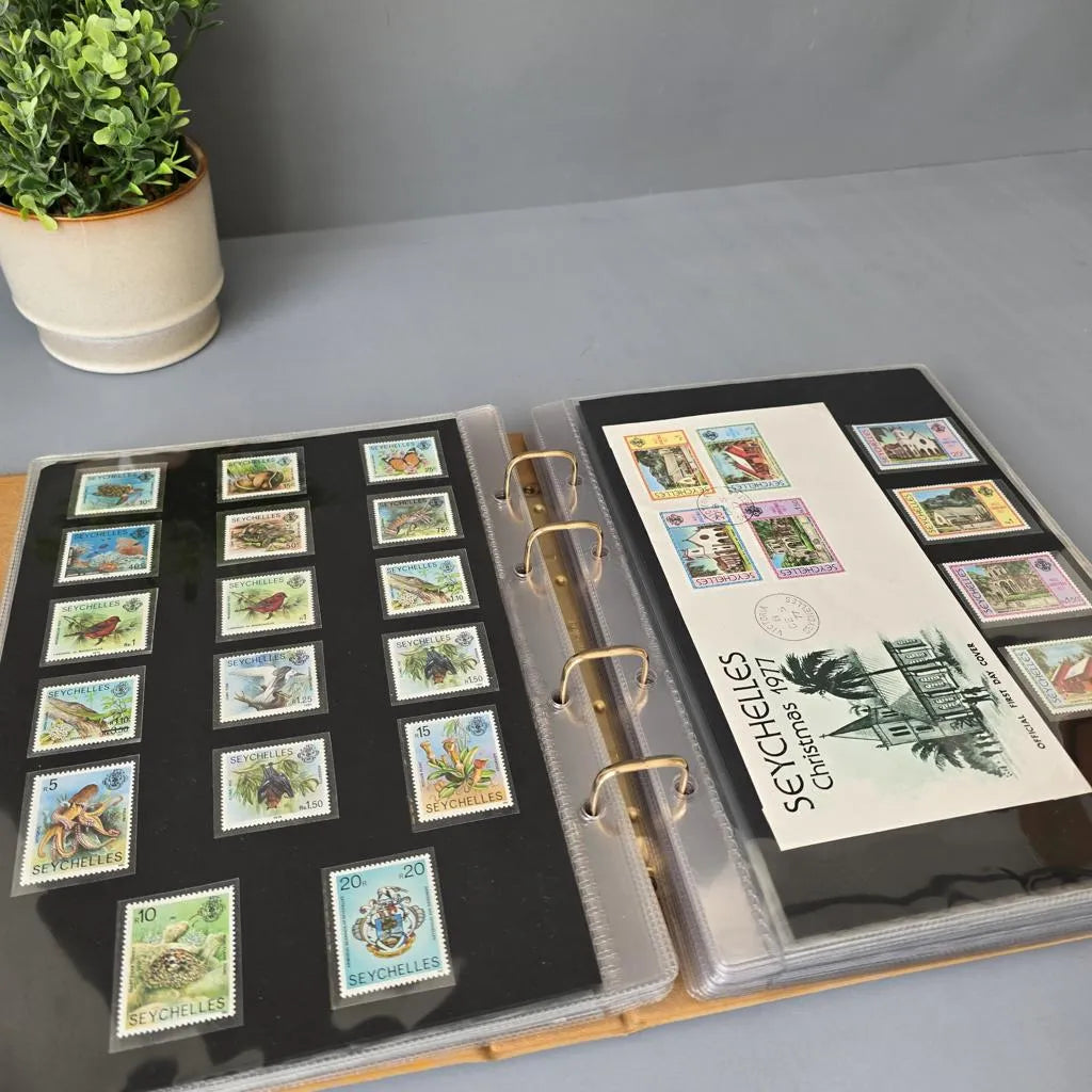 Briefmarken im Ringbuch Einsteckalbum - 29 Doppelseiten Seychelles