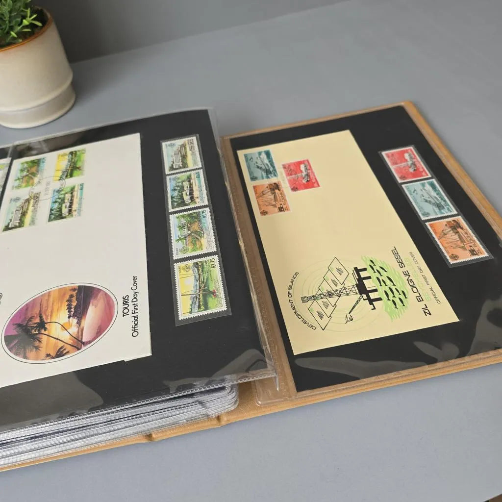 Briefmarken im Ringbuch Einsteckalbum - 29 Doppelseiten Seychelles