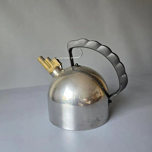 Alessi Wasserkessel 9091 mit melodischer Messingpfeife - Design Richard Sapper