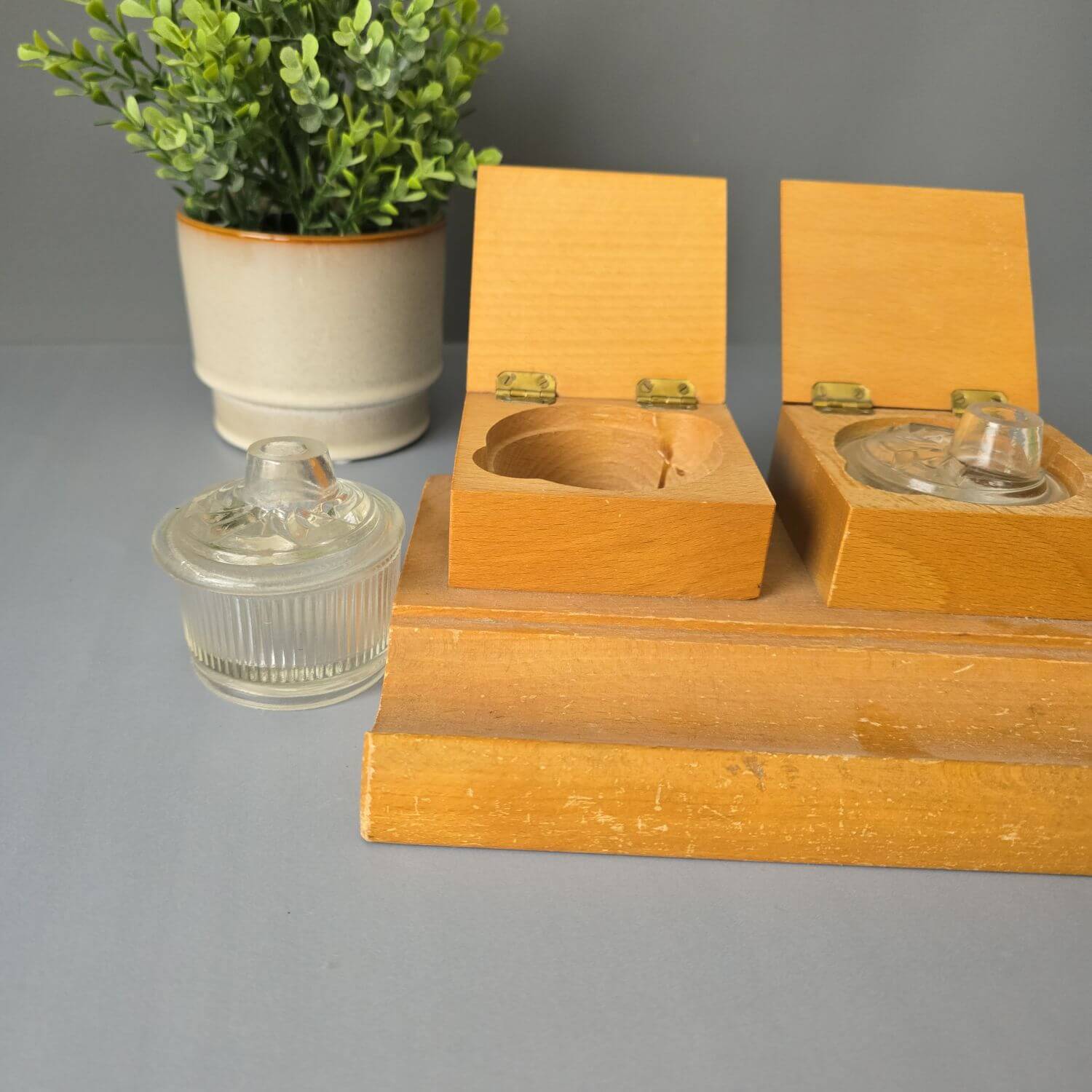 Vintage Schreibtisch Garnitur - Tintenfass - Helles Holz und Glas