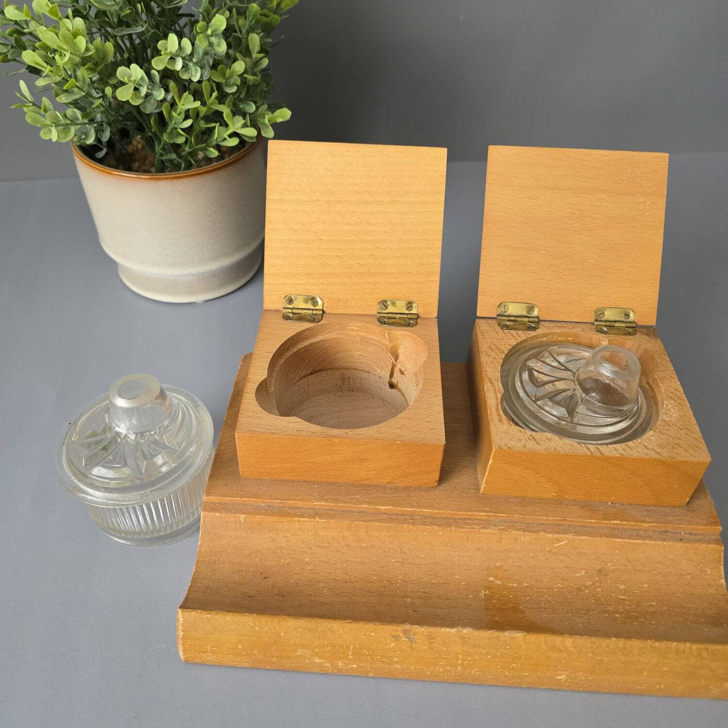 Vintage Schreibtisch Garnitur - Tintenfass - Helles Holz und Glas
