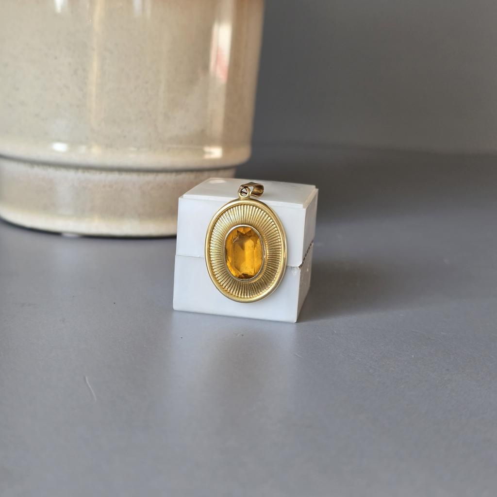 Anhänger mit gelbem Stein - American Double