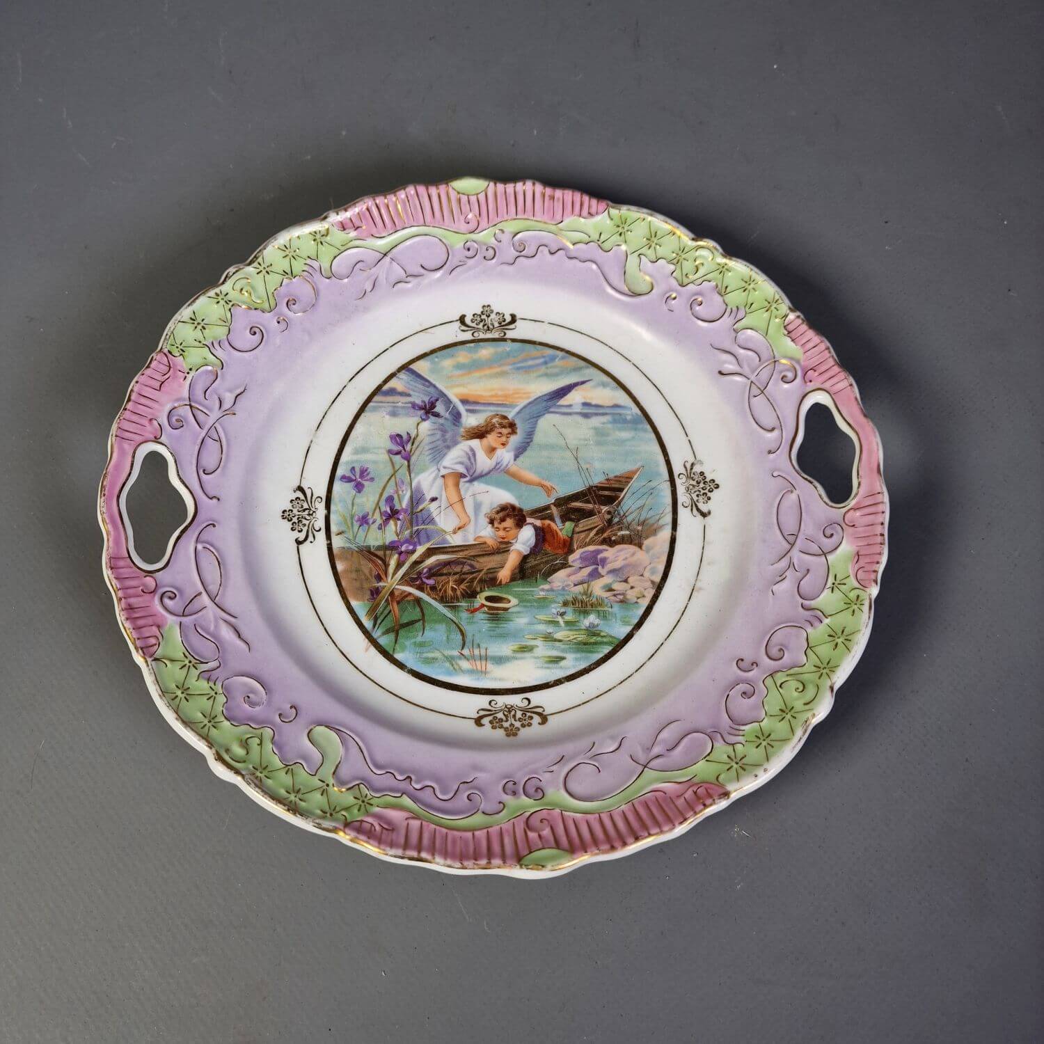 Antiker Teller mit Schutzengel Motiv
