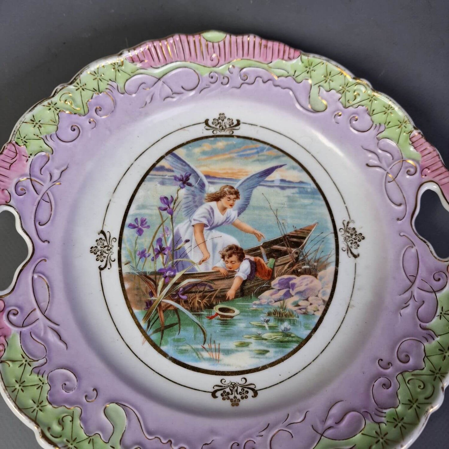 Antiker Teller mit Schutzengel Motiv