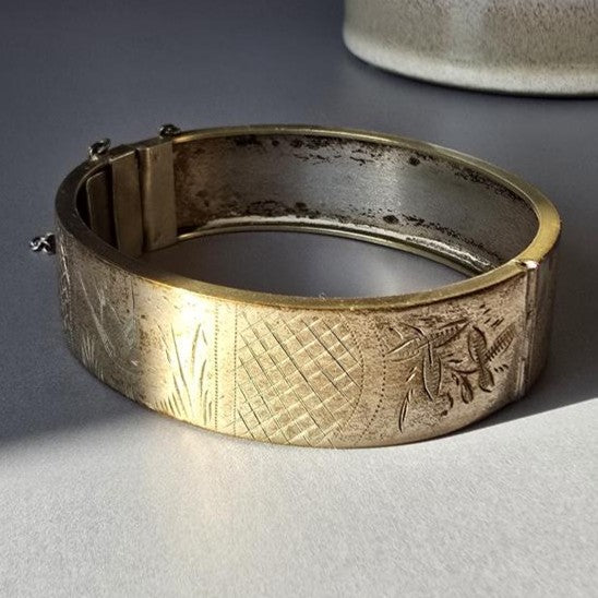 Versilberter Armreif mit Jugenstil Dekor