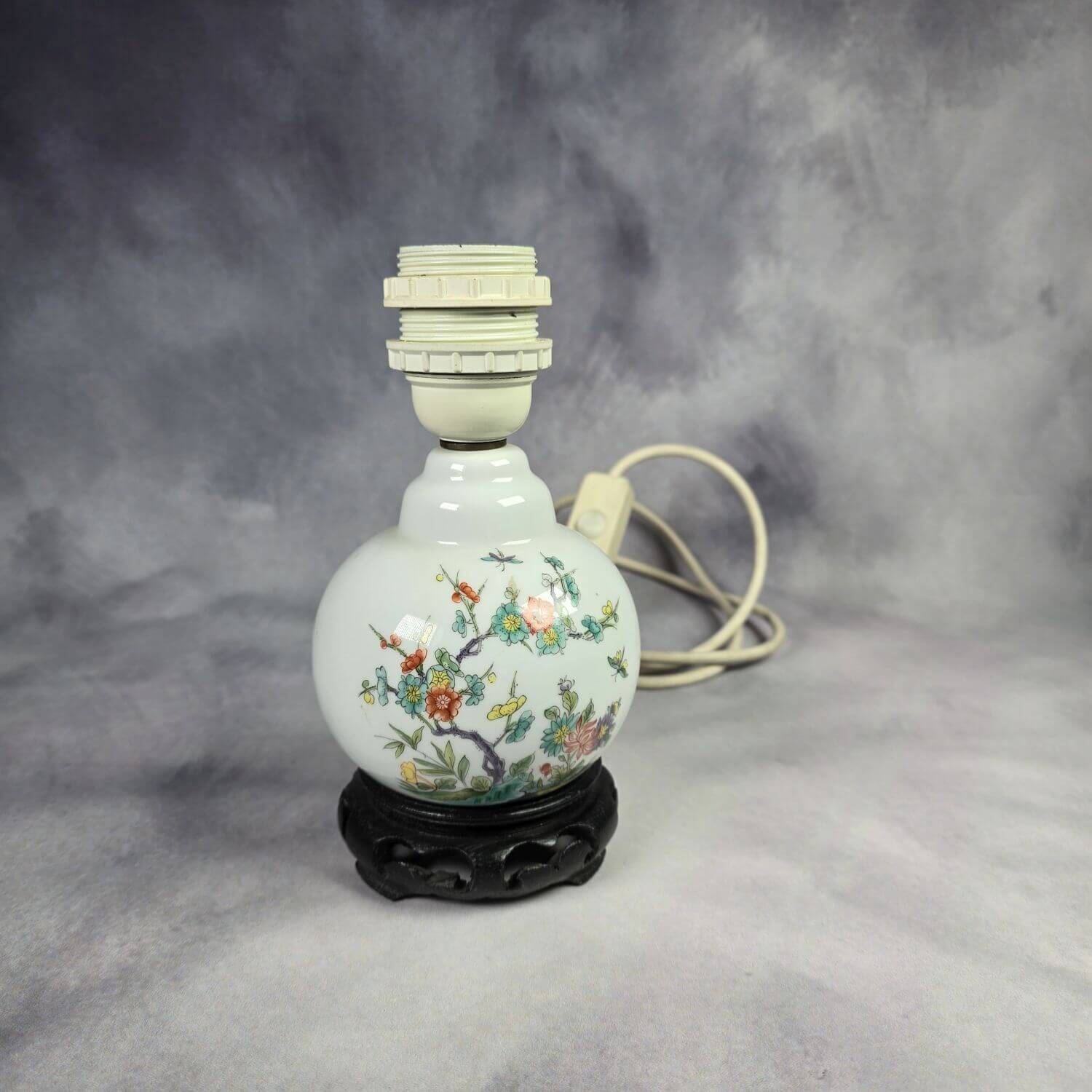 Kleine alte asiatische Tischlampe