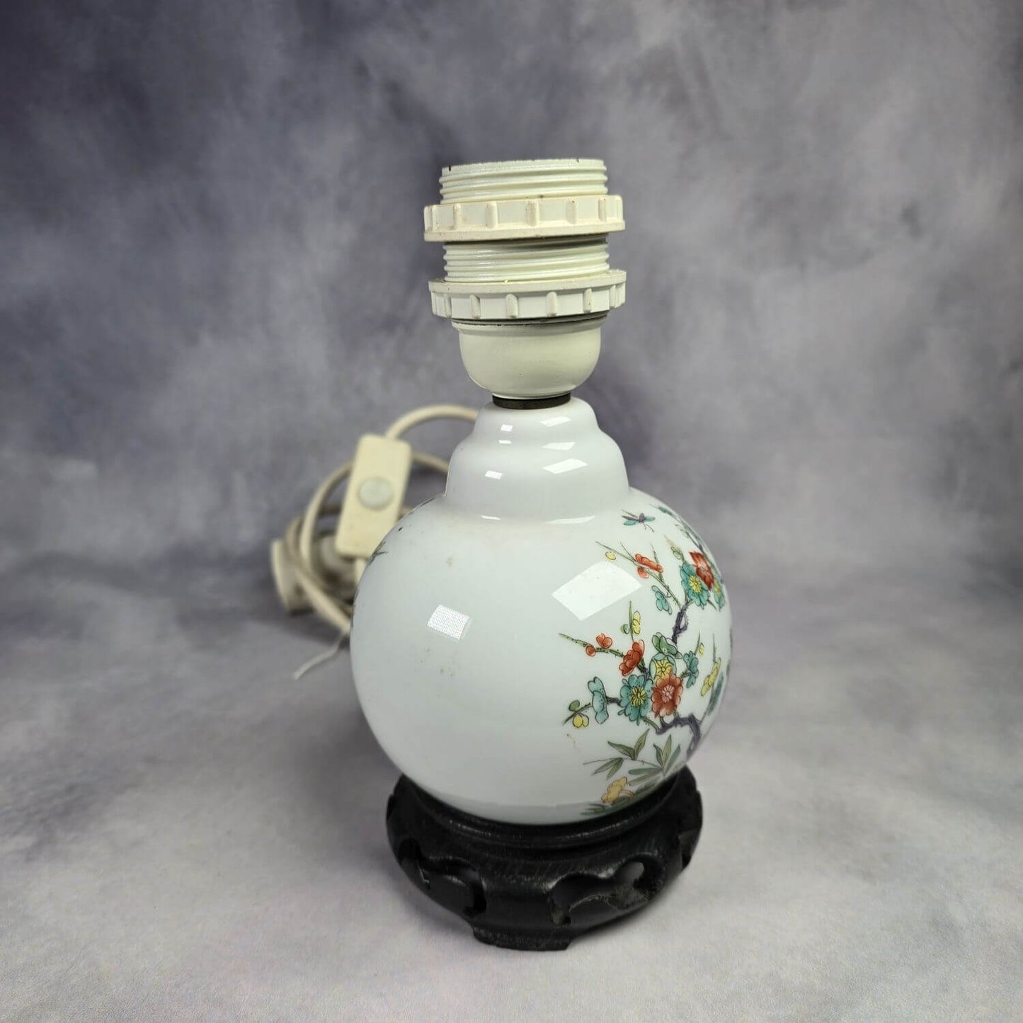 Kleine alte asiatische Tischlampe