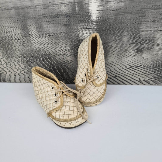 Babyschuhe aus den 50er Jahren - Oldtimer Spiegeldekoration