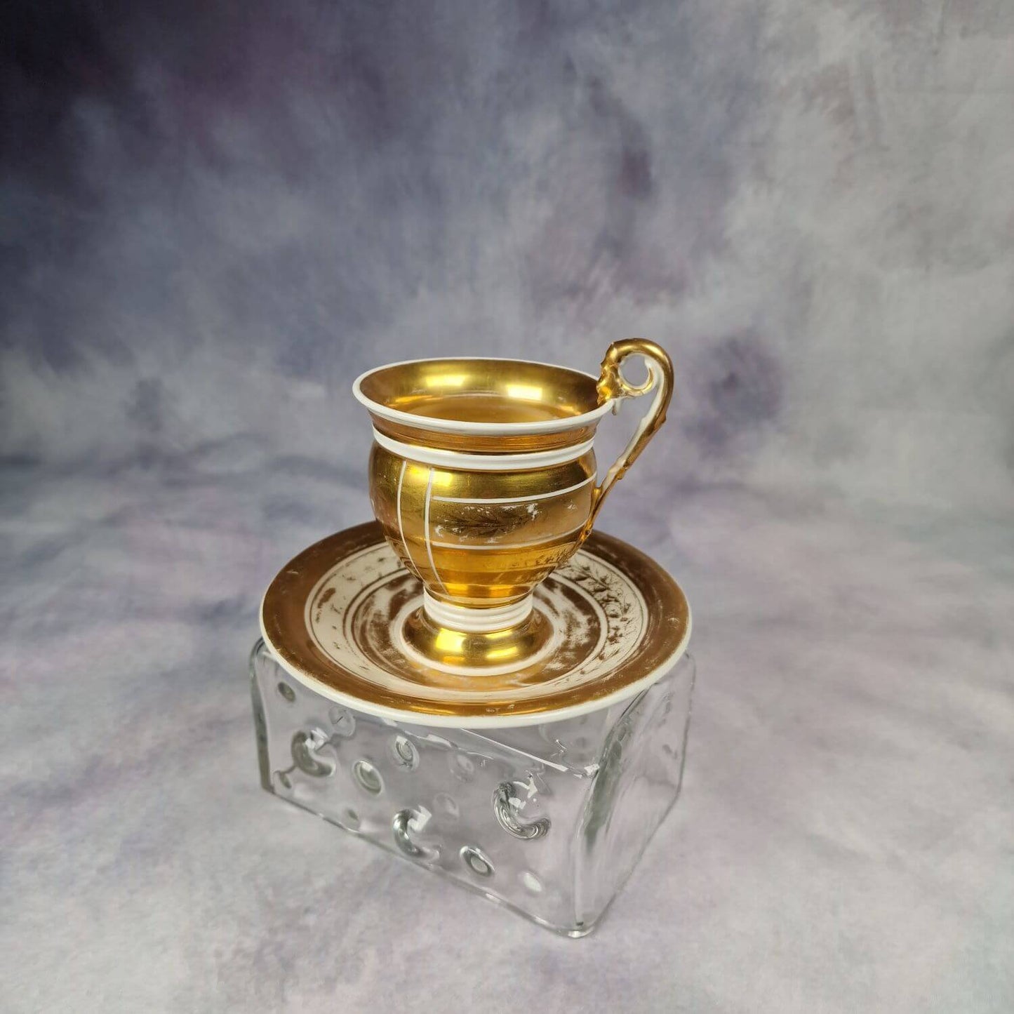 Biedermeier Tasse mit Golddekor
