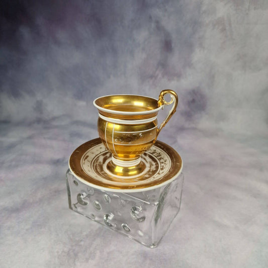 Biedermeier Tasse mit Golddekor