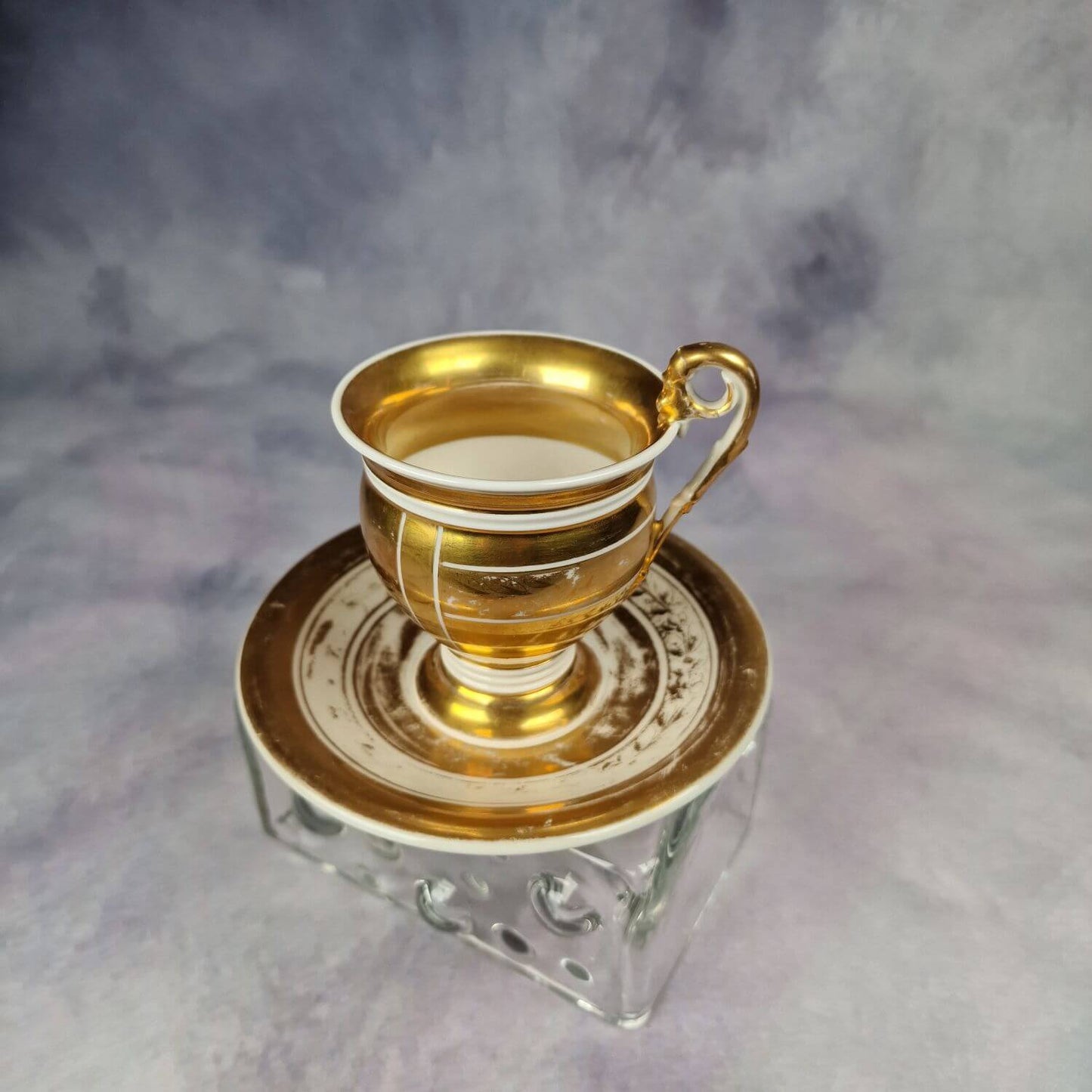 Biedermeier Tasse mit Golddekor