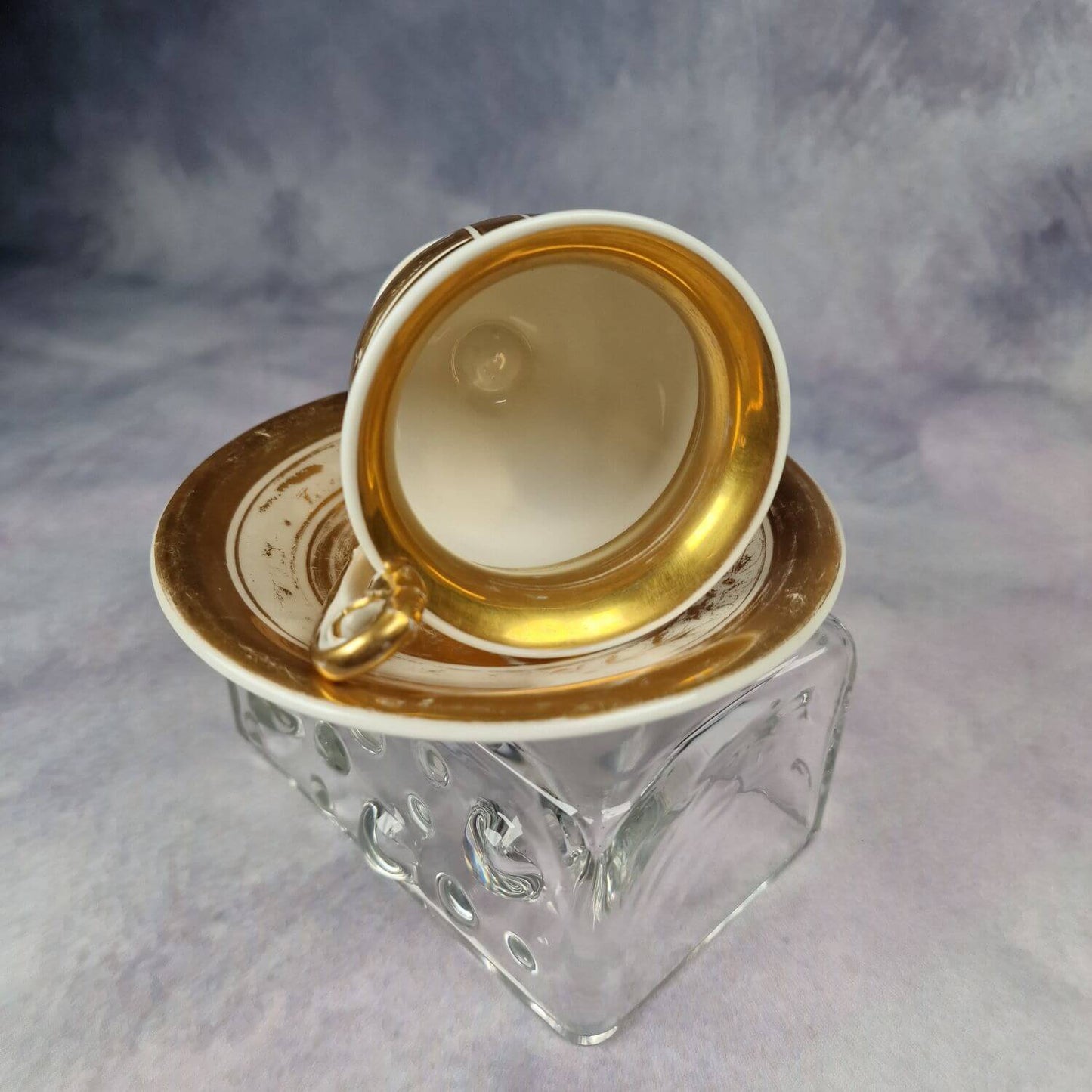 Biedermeier Tasse mit Golddekor