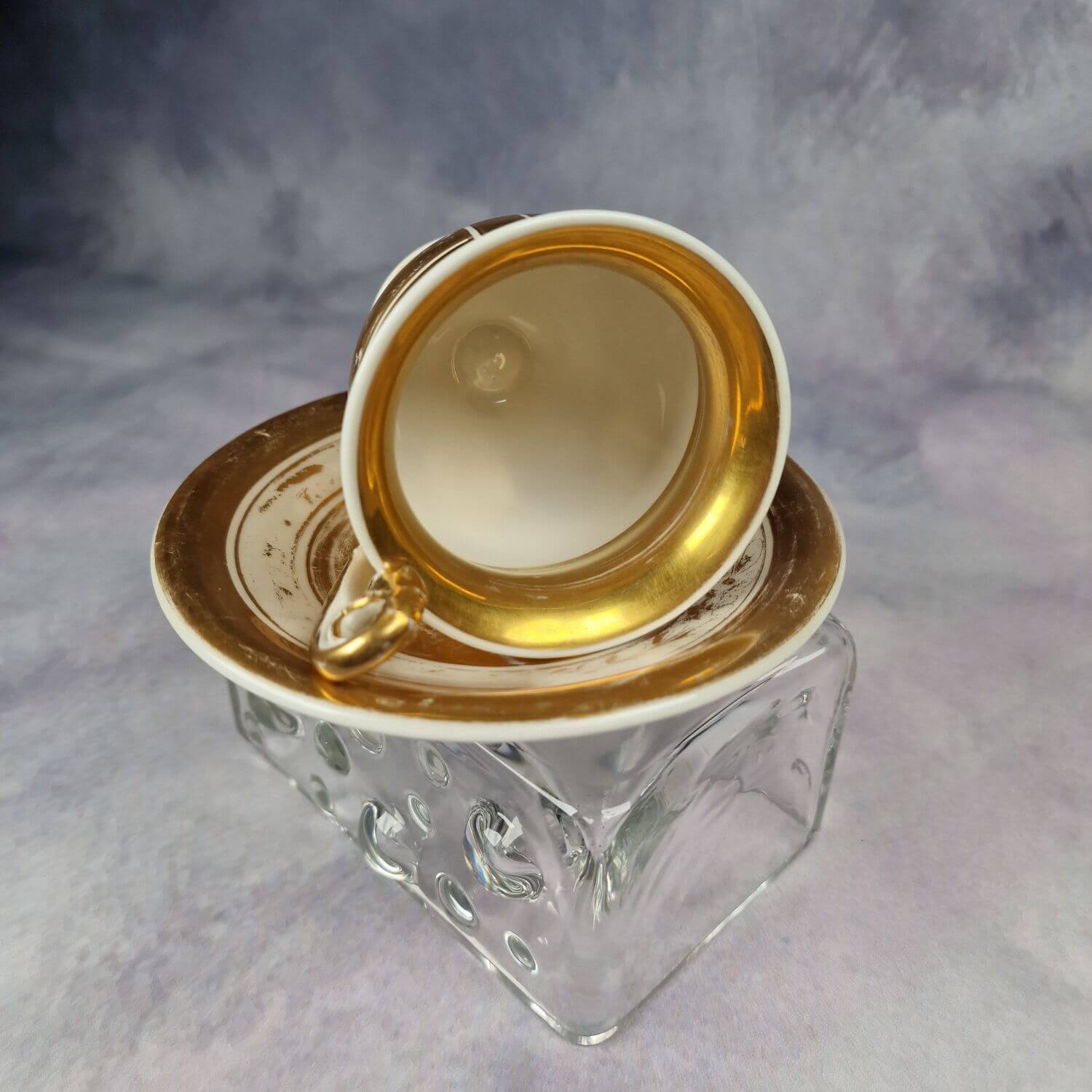 Biedermeier Tasse mit Golddekor