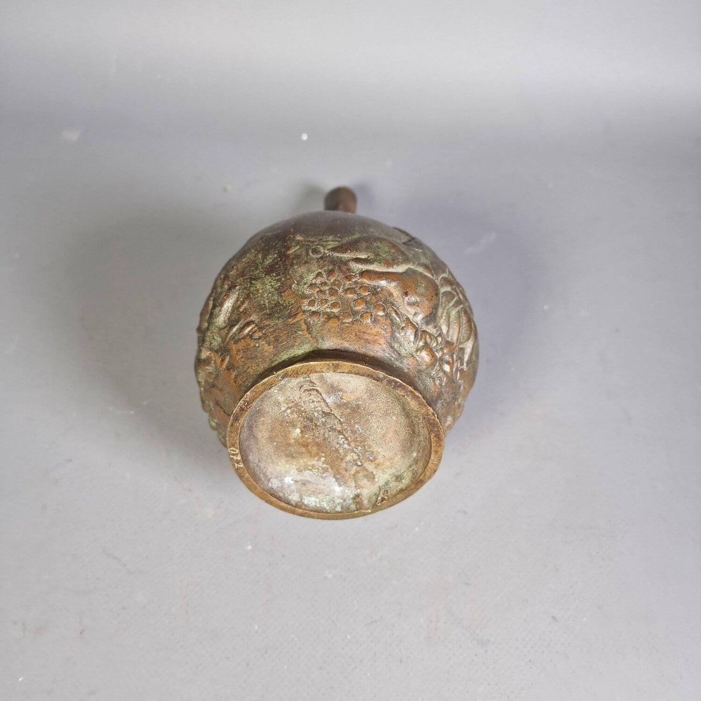 Replika einer chinesische Bronze Vase mit Relief