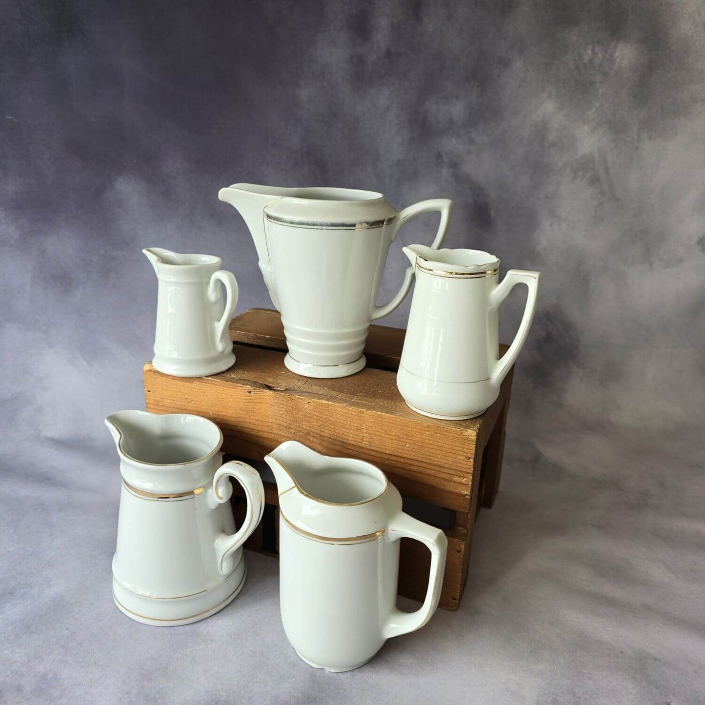 Set aus 5 antiken Milchkännchen