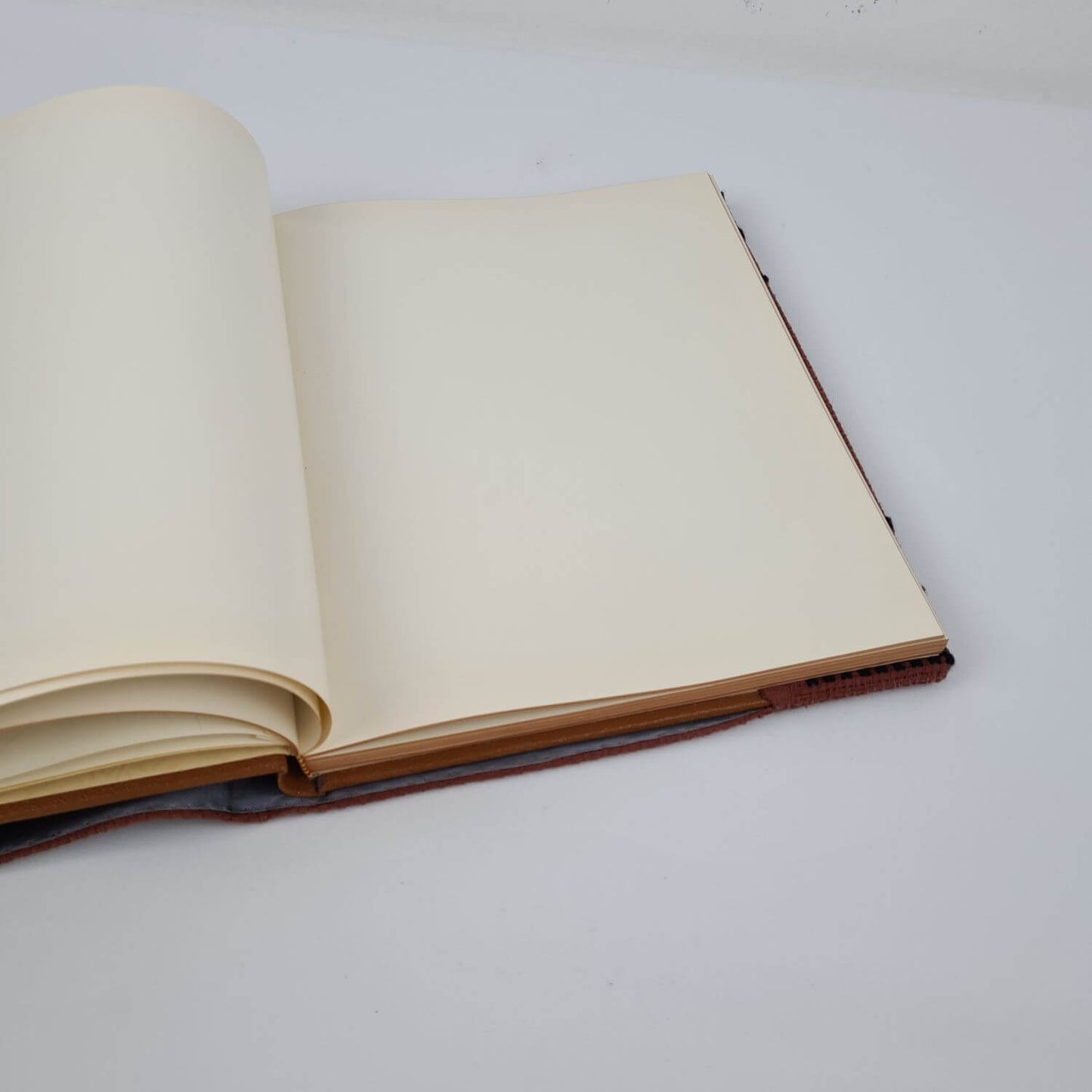 Gästebuch mit bestickter Hülle - 60er Jahre