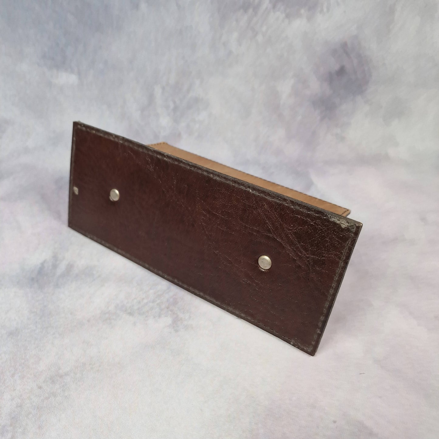 Goldpfeil Briefständer - Halter für Briefe - Leder Briefständer