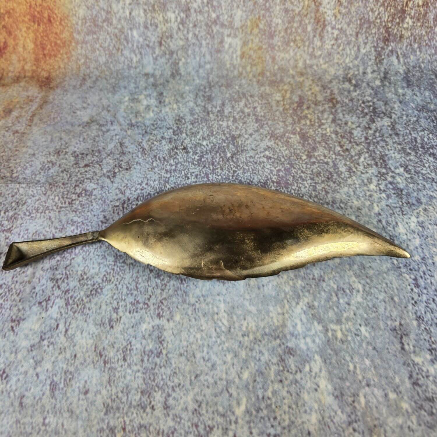 Dekorative Schale aus Messing in Form eines Blattes