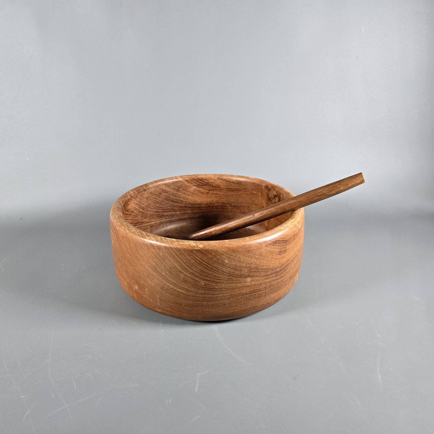 Große runde Mid-Century Holzschale der 1960er Jahre