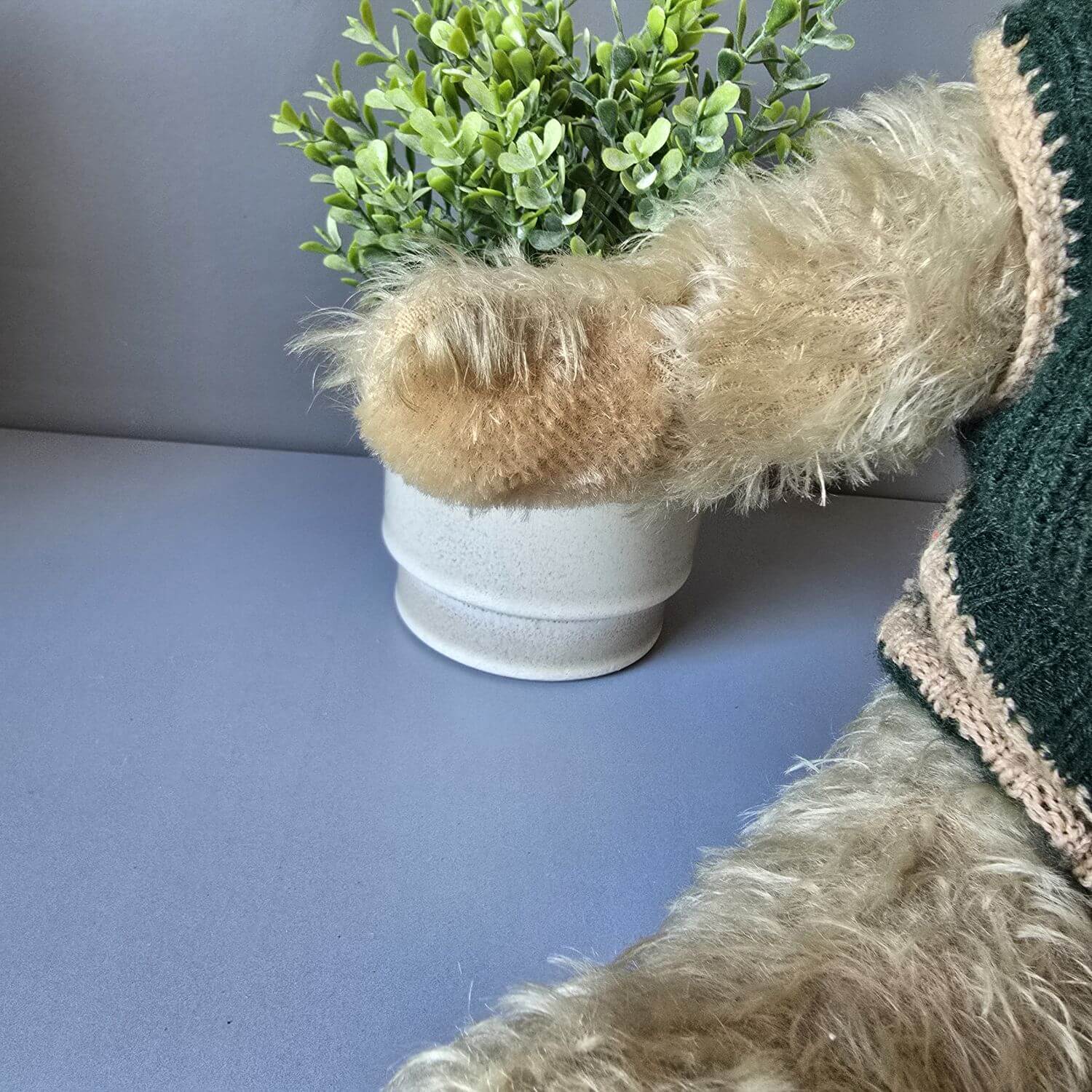 Großer alter Vintage Teddy mit Holzwolle gefüllt
