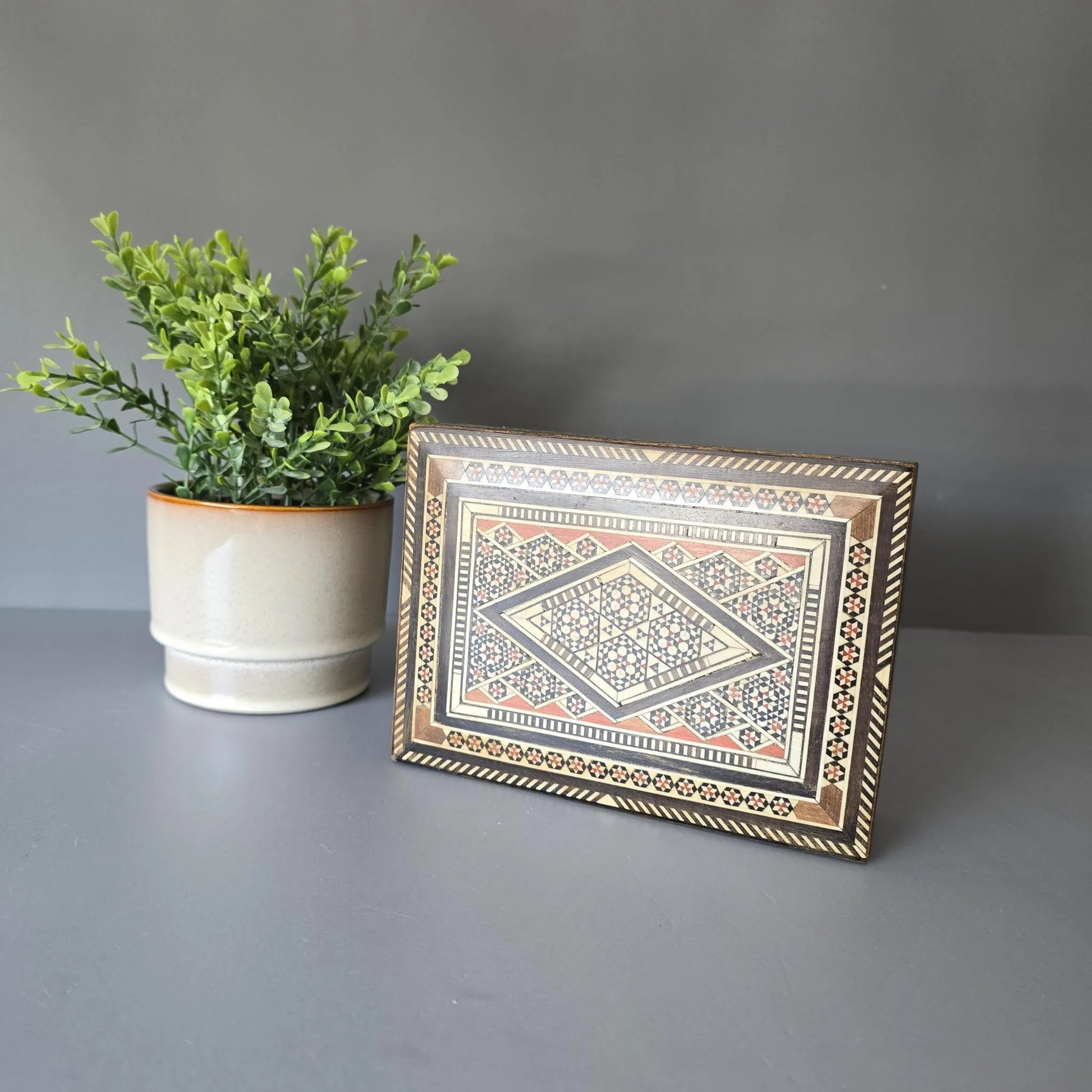 Orientalische Holzdose mit Intarsien - Schatulle aus Holz