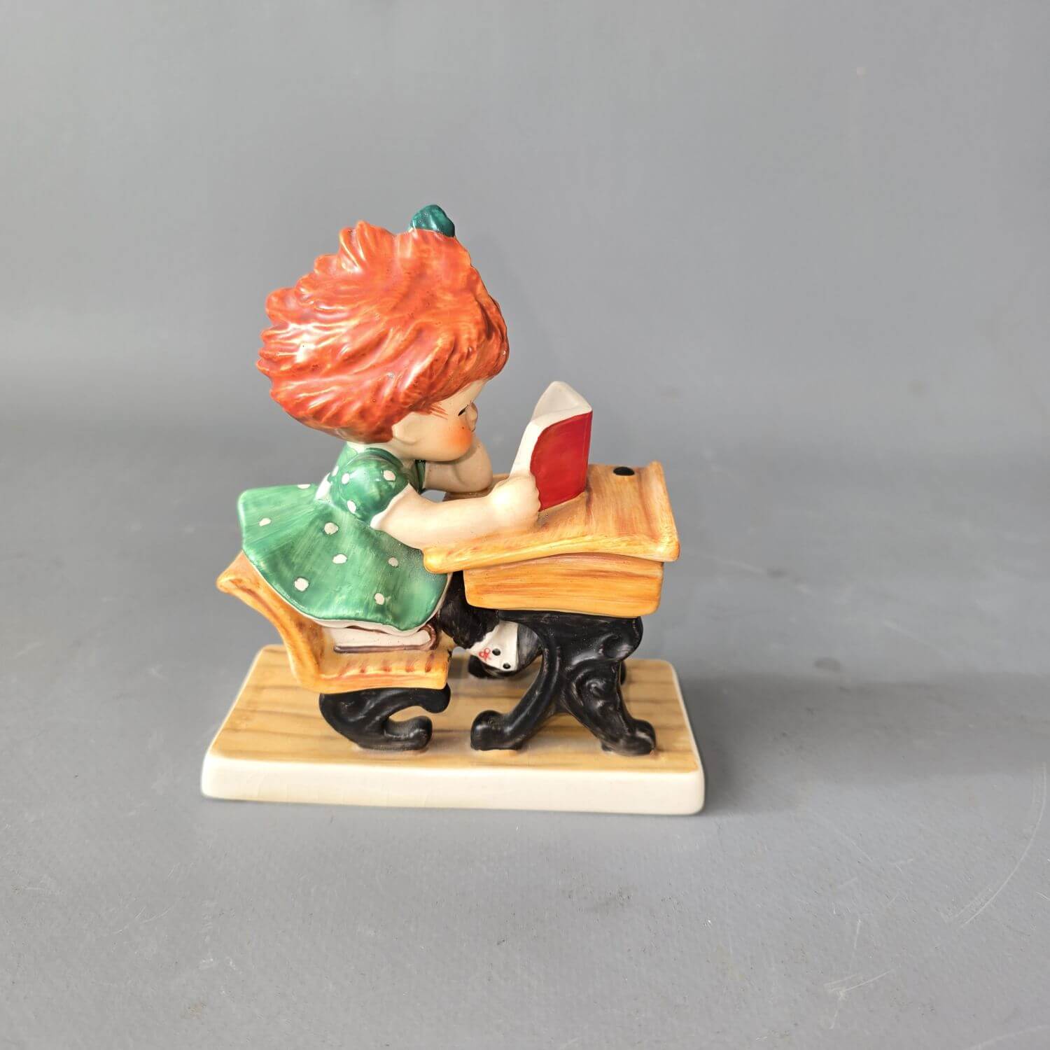 Hummel Goebel Figur von 1958 - Charlot Byj 19 - Rothaariges Mädchen in der Schule