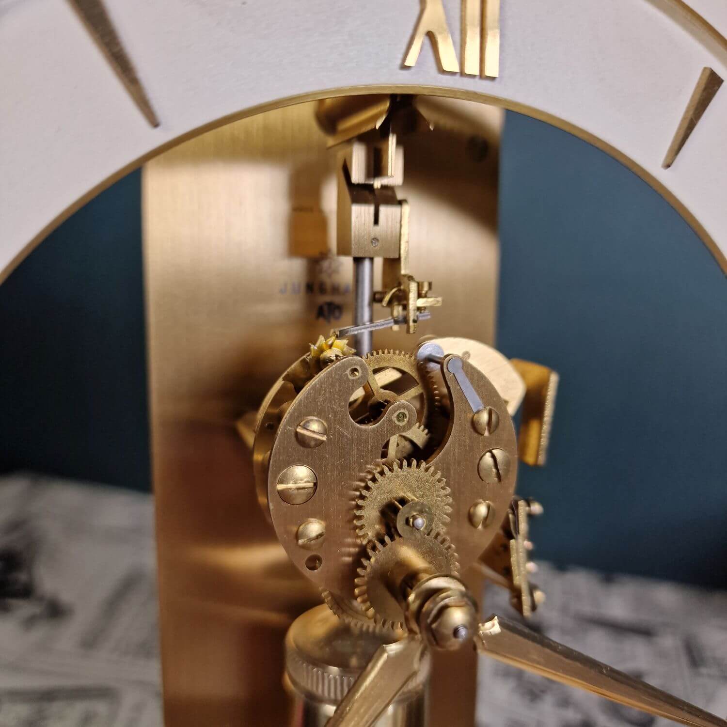 Junghans Ato Magnetpendeluhr - Tischuhr - Kamin Uhr