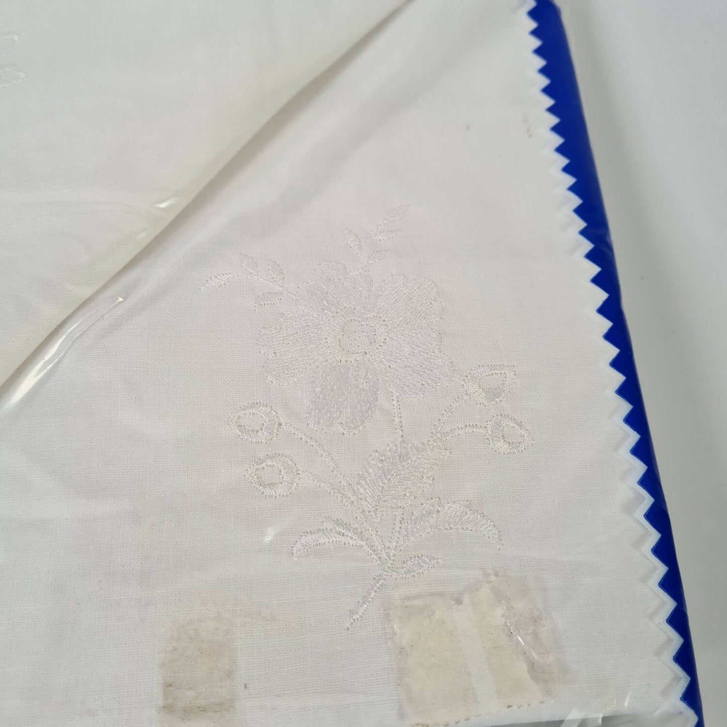 Zwei Kissenbezüge - Bettwäsche mit Stickerei - 70er Jahre - noch original verpackt