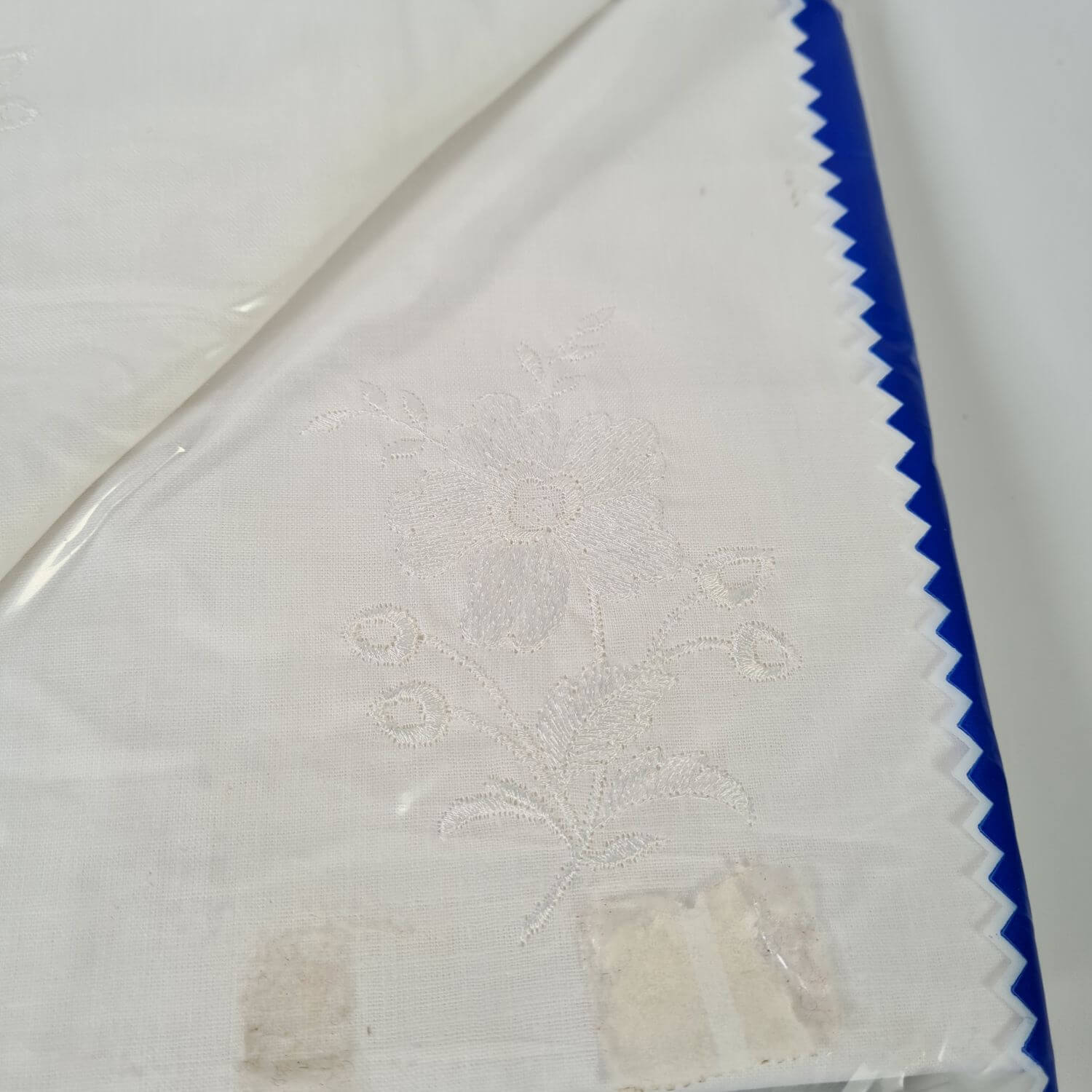 Zwei Kissenbezüge - Bettwäsche mit Stickerei - 70er Jahre - noch original verpackt