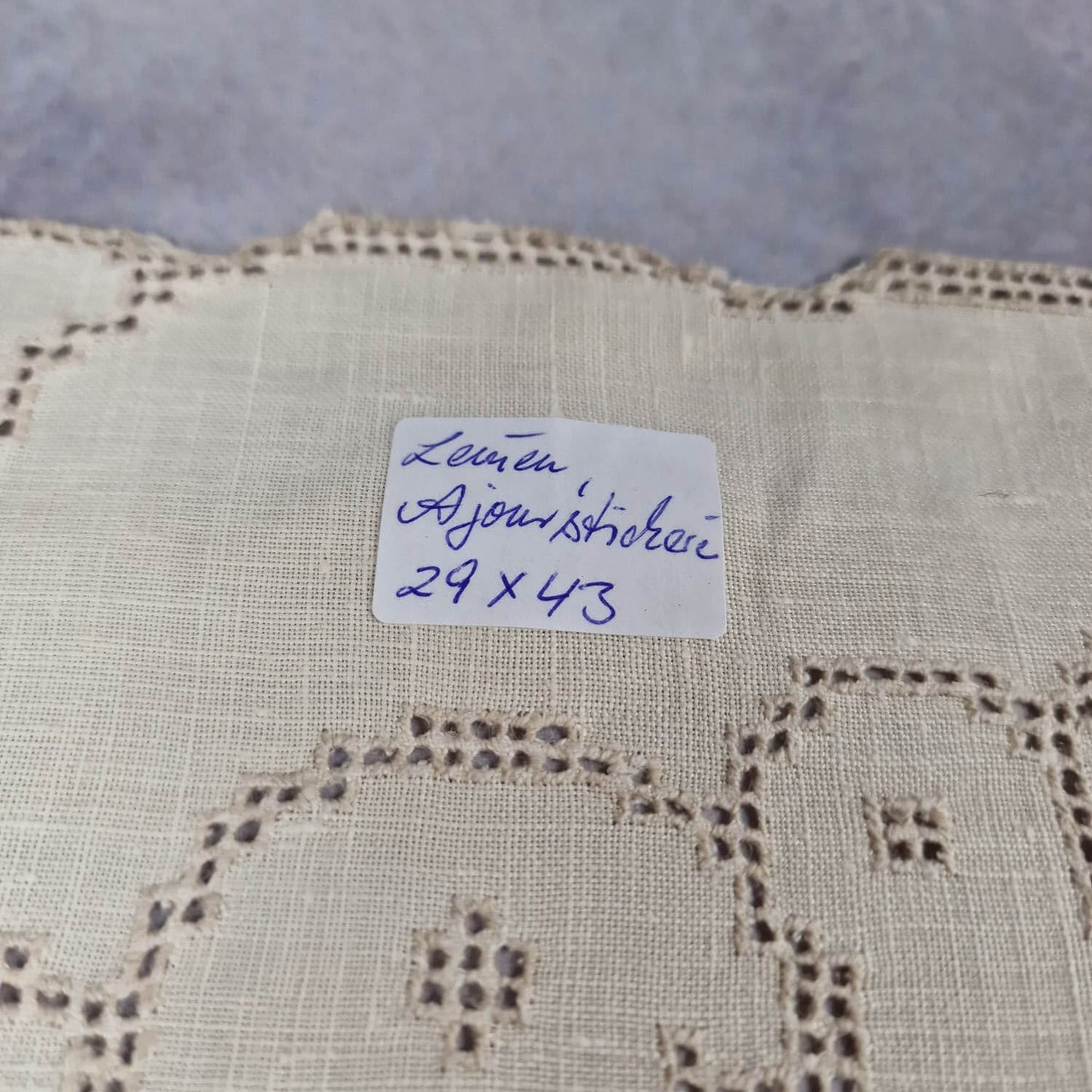 Vintage Leinen Zierdecke - Handarbeit mit Ajourstickerei
