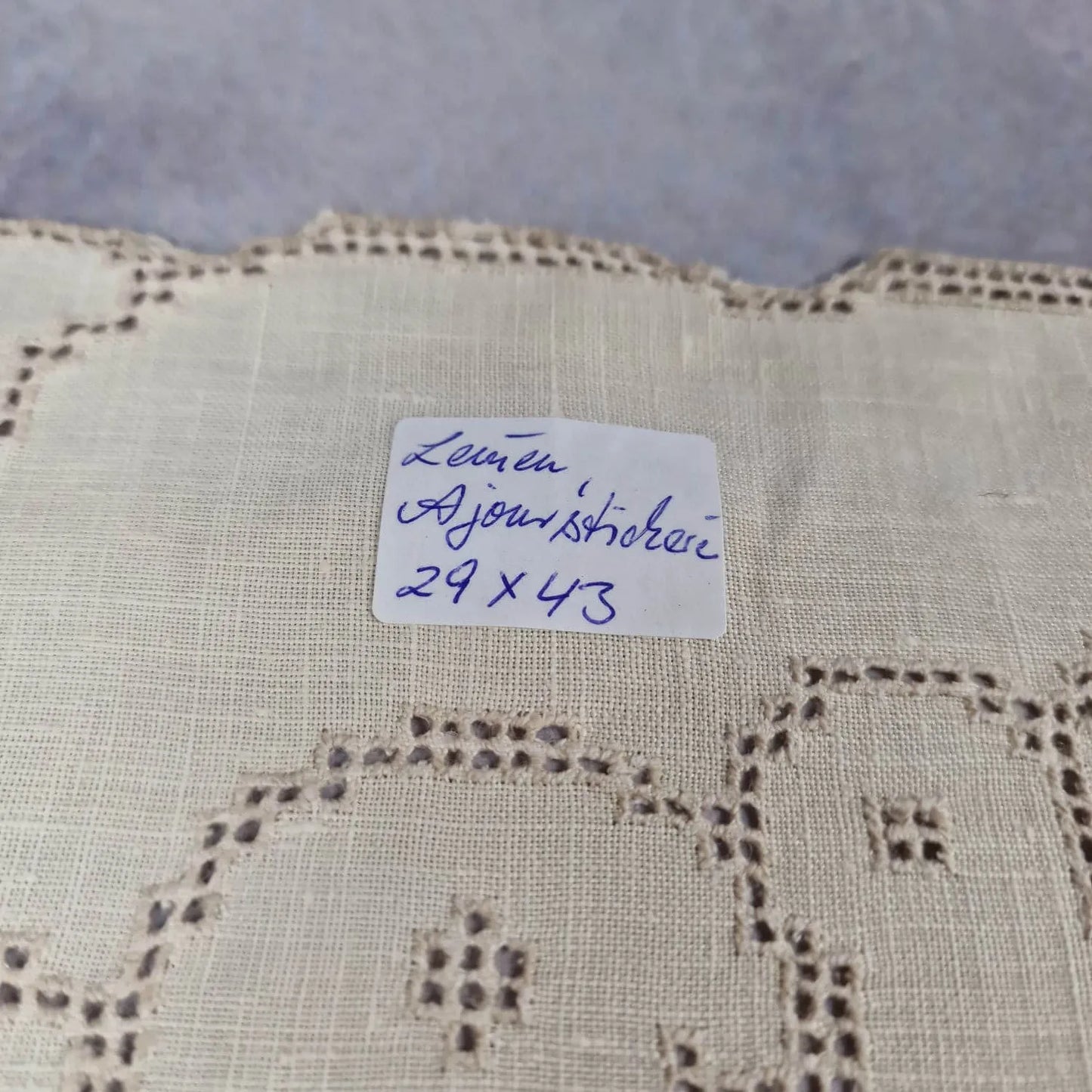 Vintage Leinen Zierdecke - Handarbeit mit Ajourstickerei